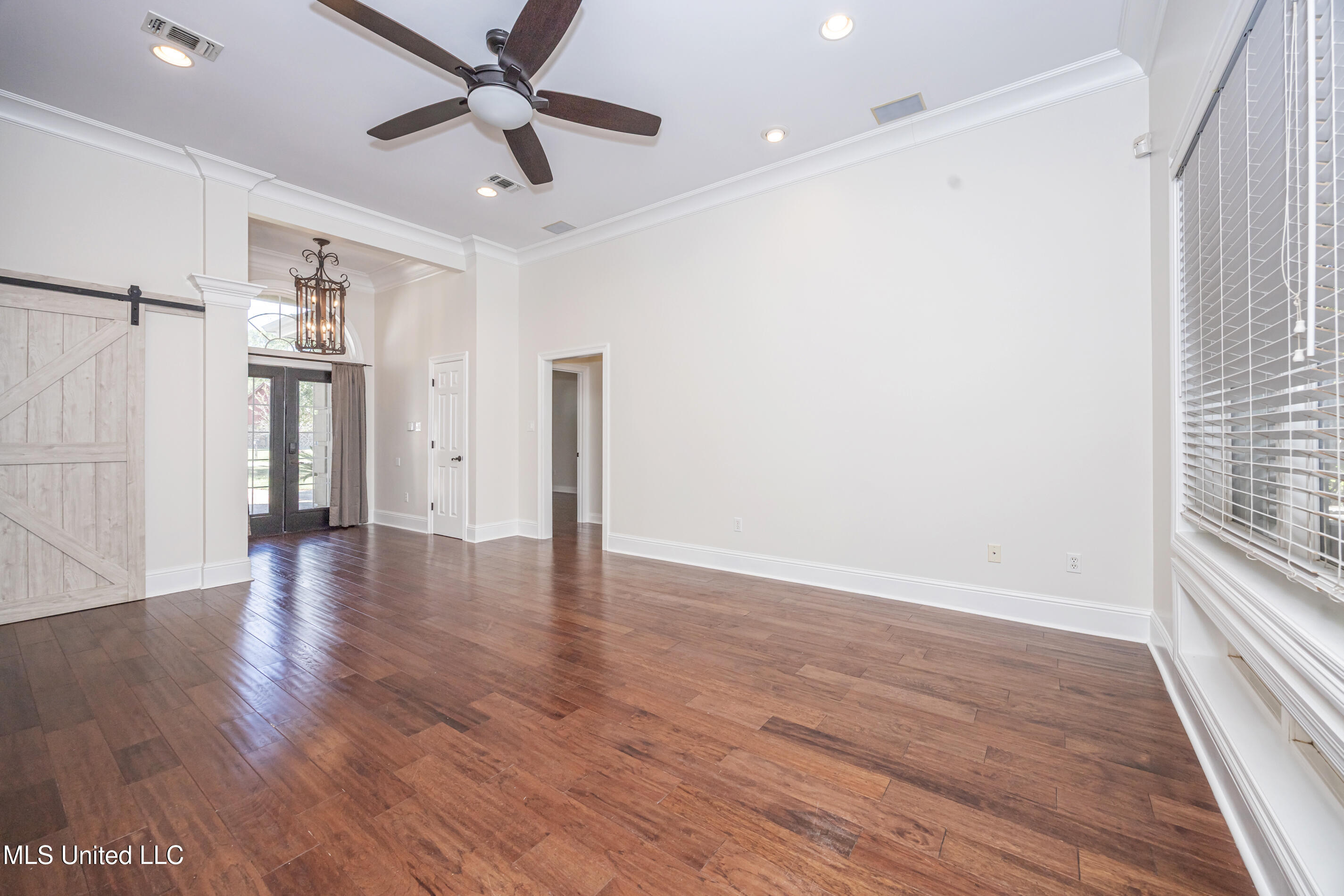 7426 Mahalo Hui Drive Property Photo 9