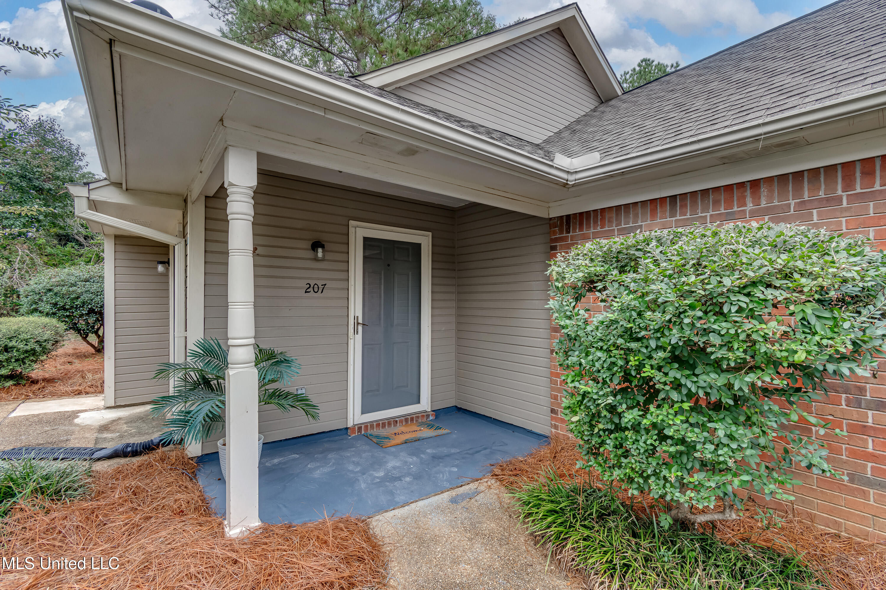 207 Sherlock Way Property Photo 2