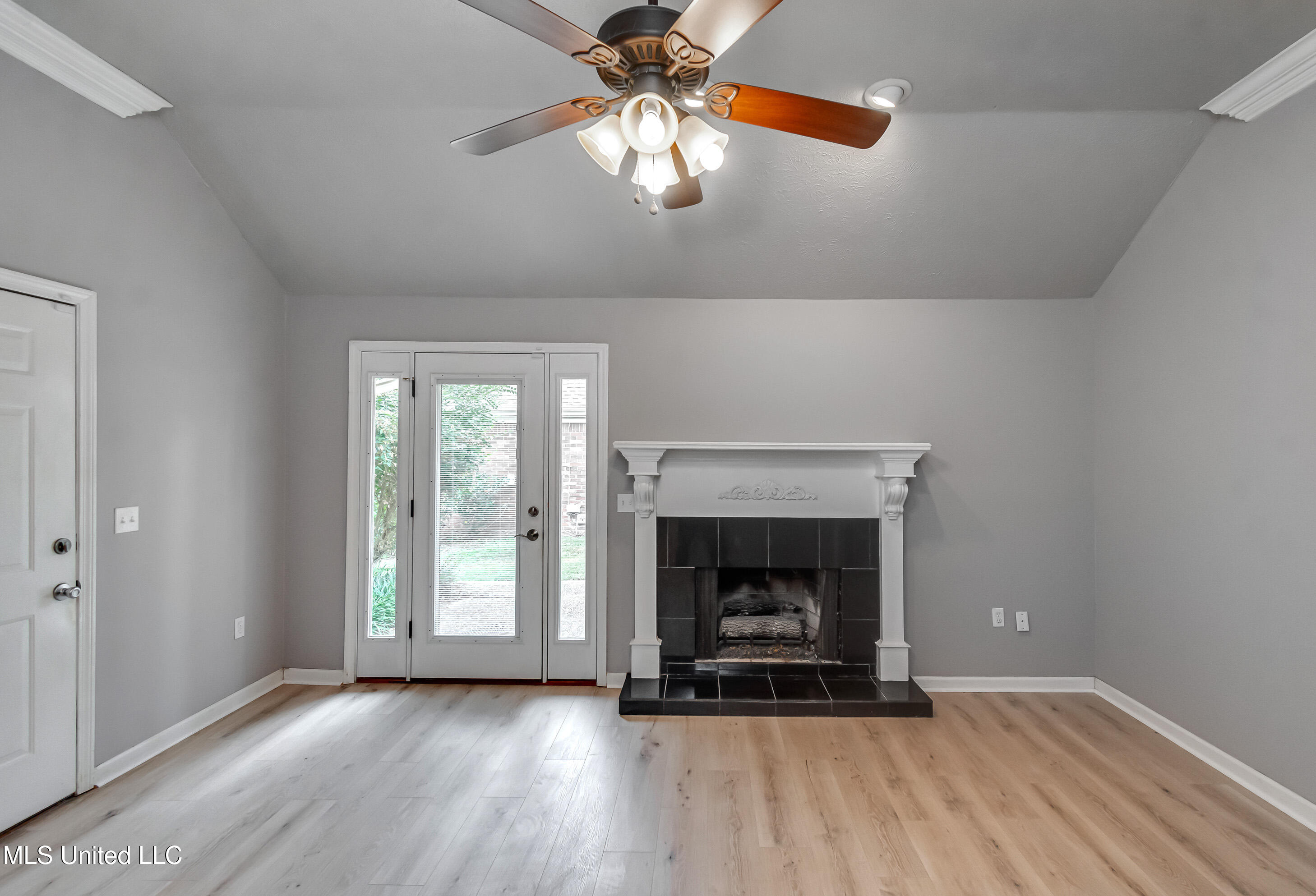 207 Sherlock Way Property Photo 4