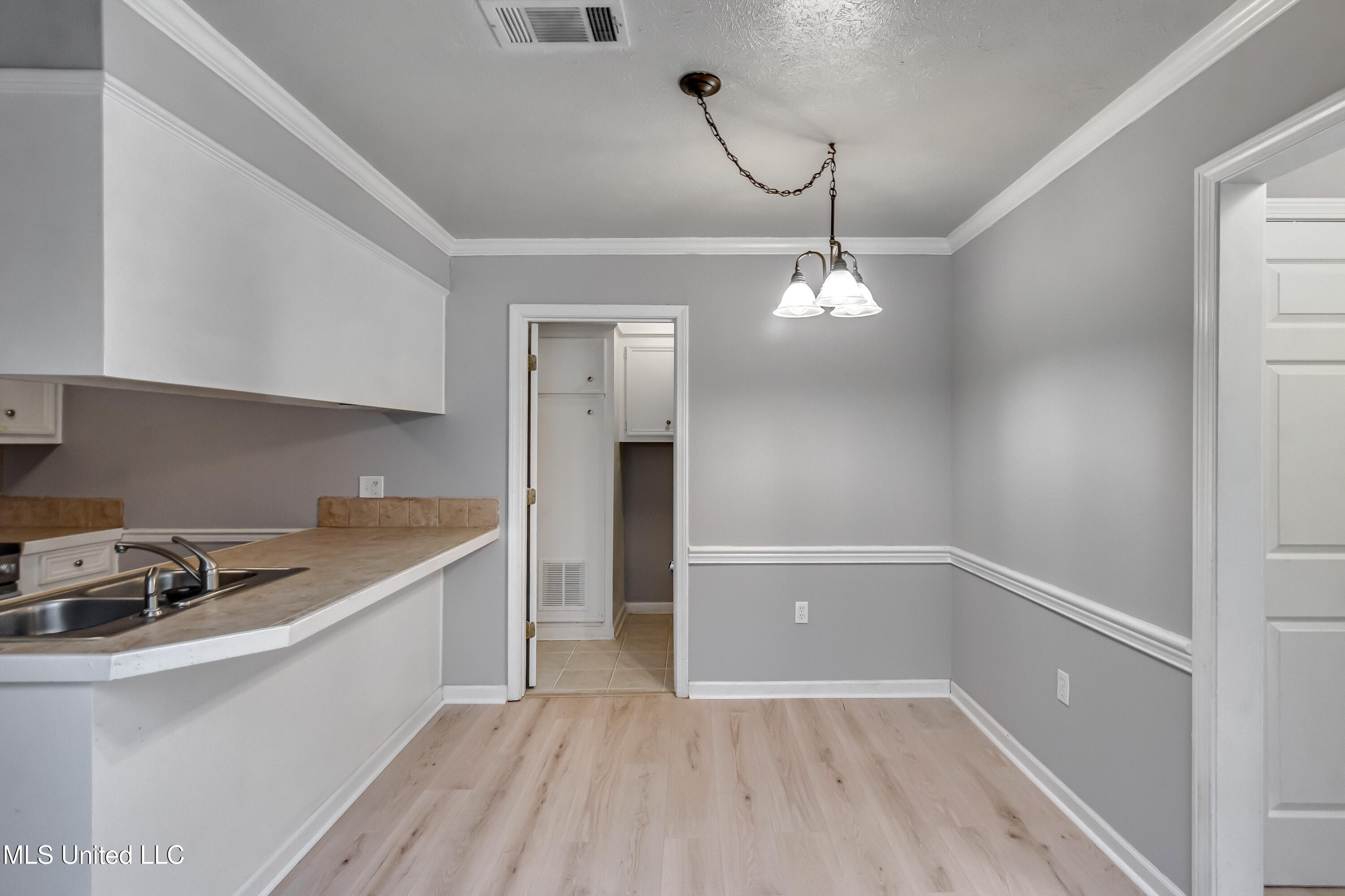 207 Sherlock Way Property Photo 8