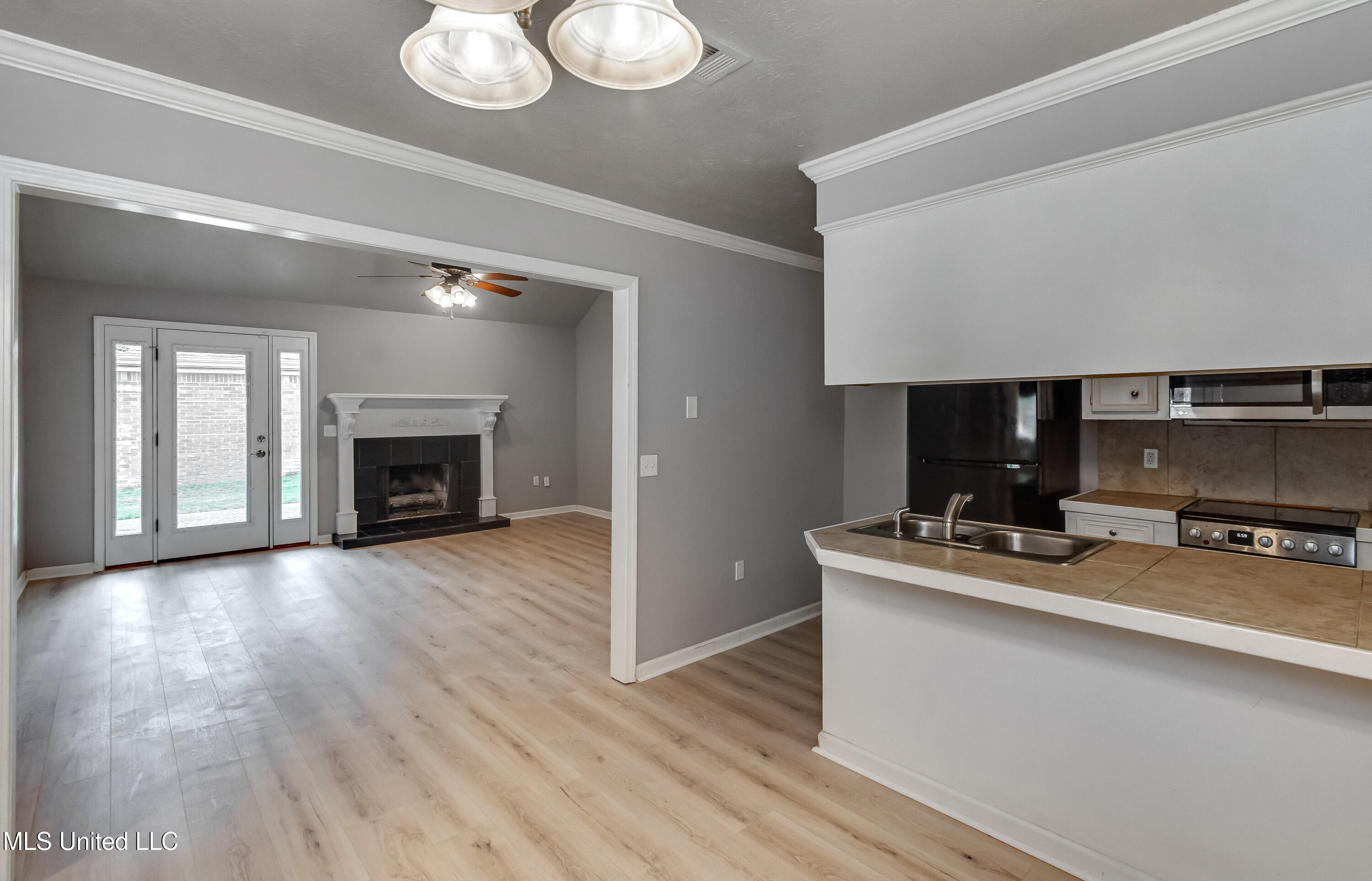 207 Sherlock Way Property Photo 10