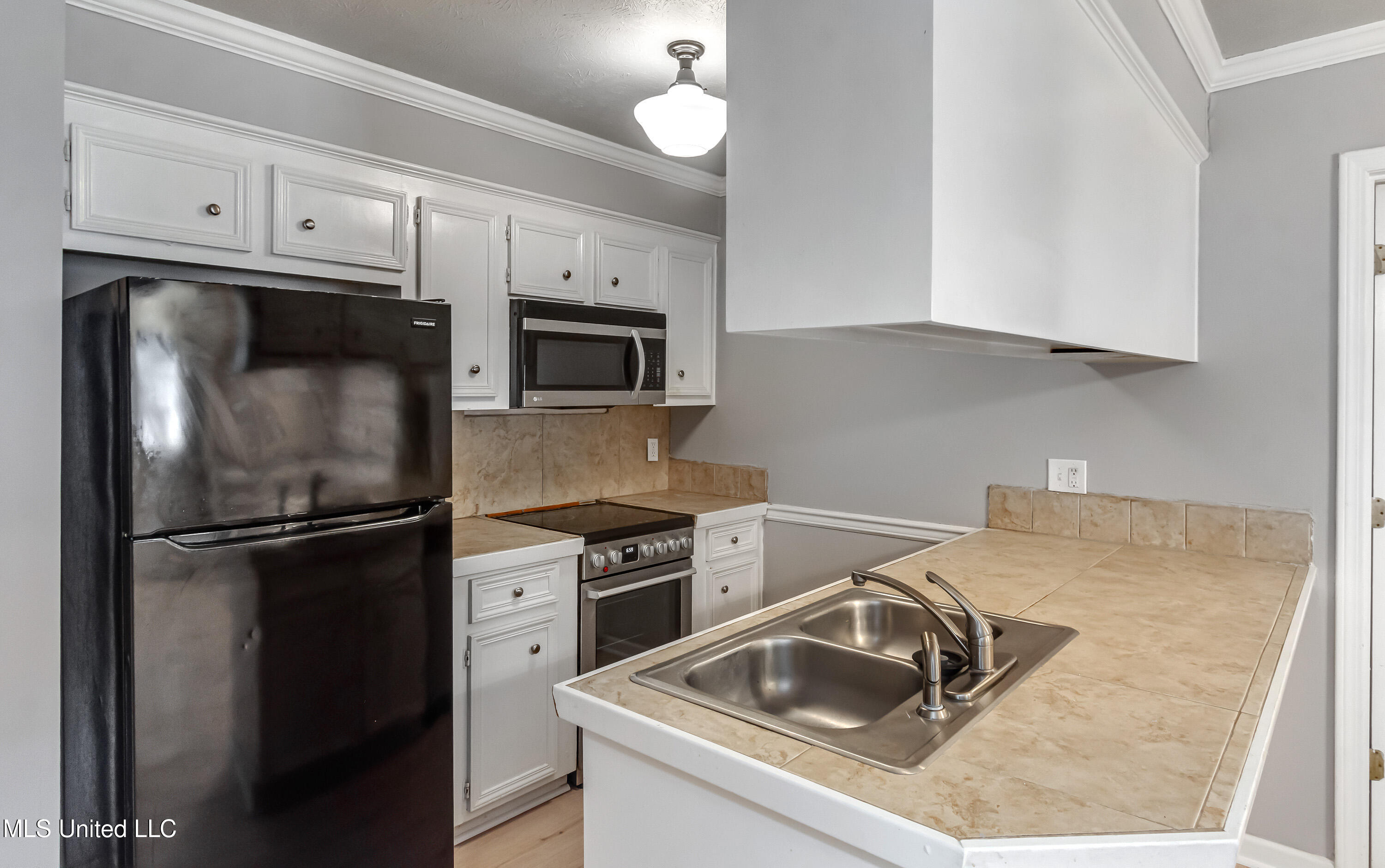 207 Sherlock Way Property Photo 14