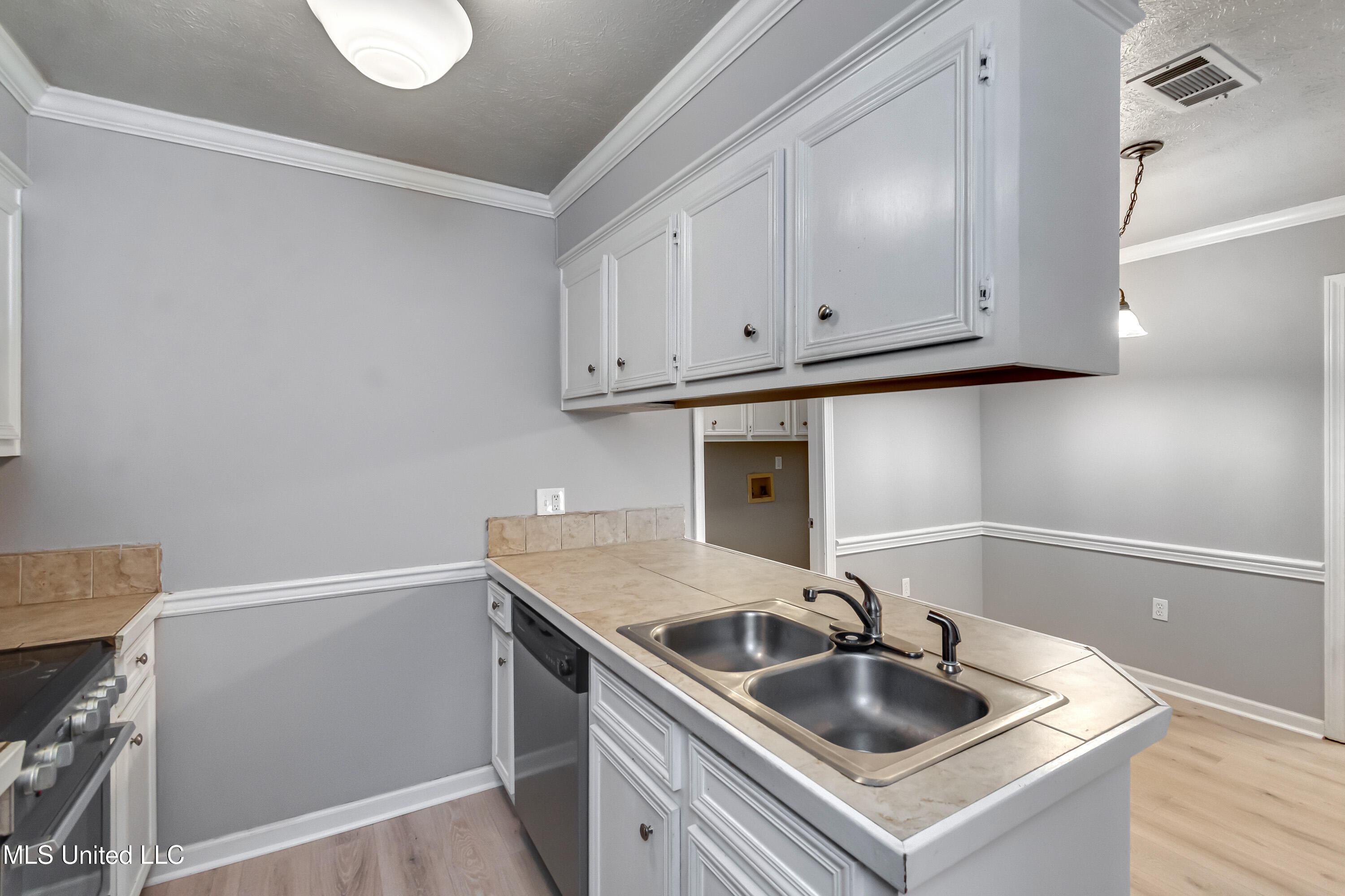 207 Sherlock Way Property Photo 16