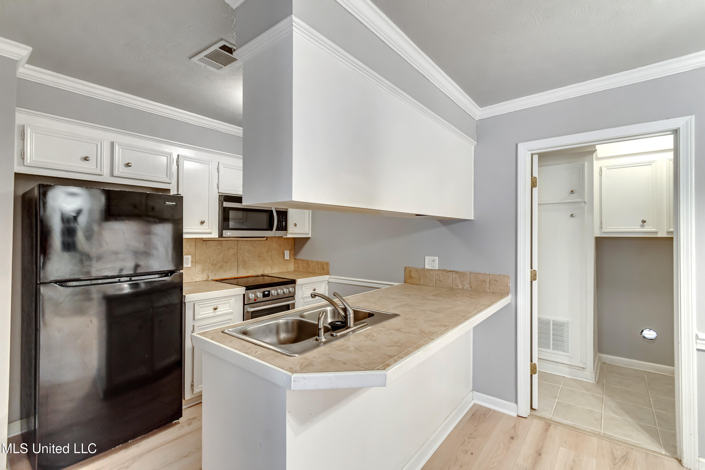 207 Sherlock Way Property Photo 22