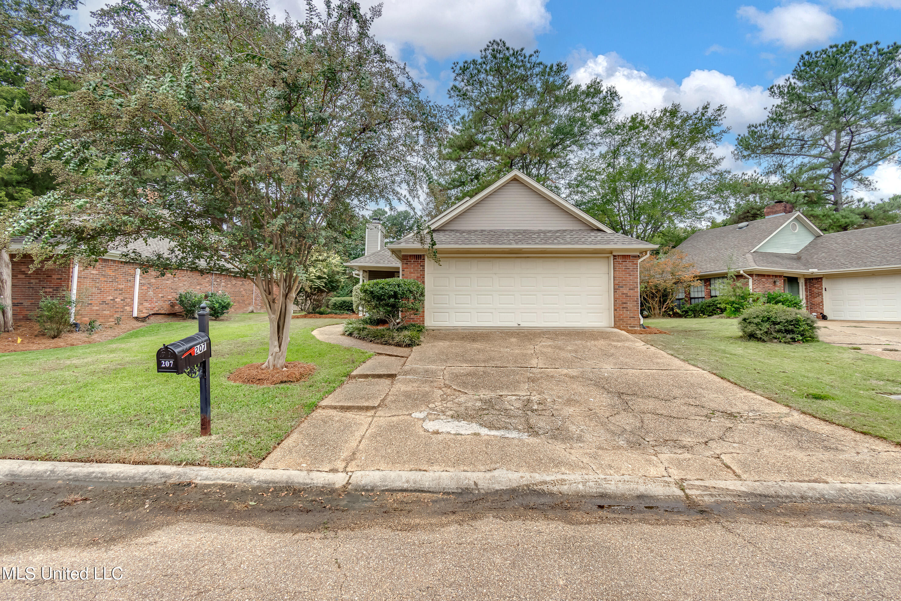 207 Sherlock Way Property Photo 42