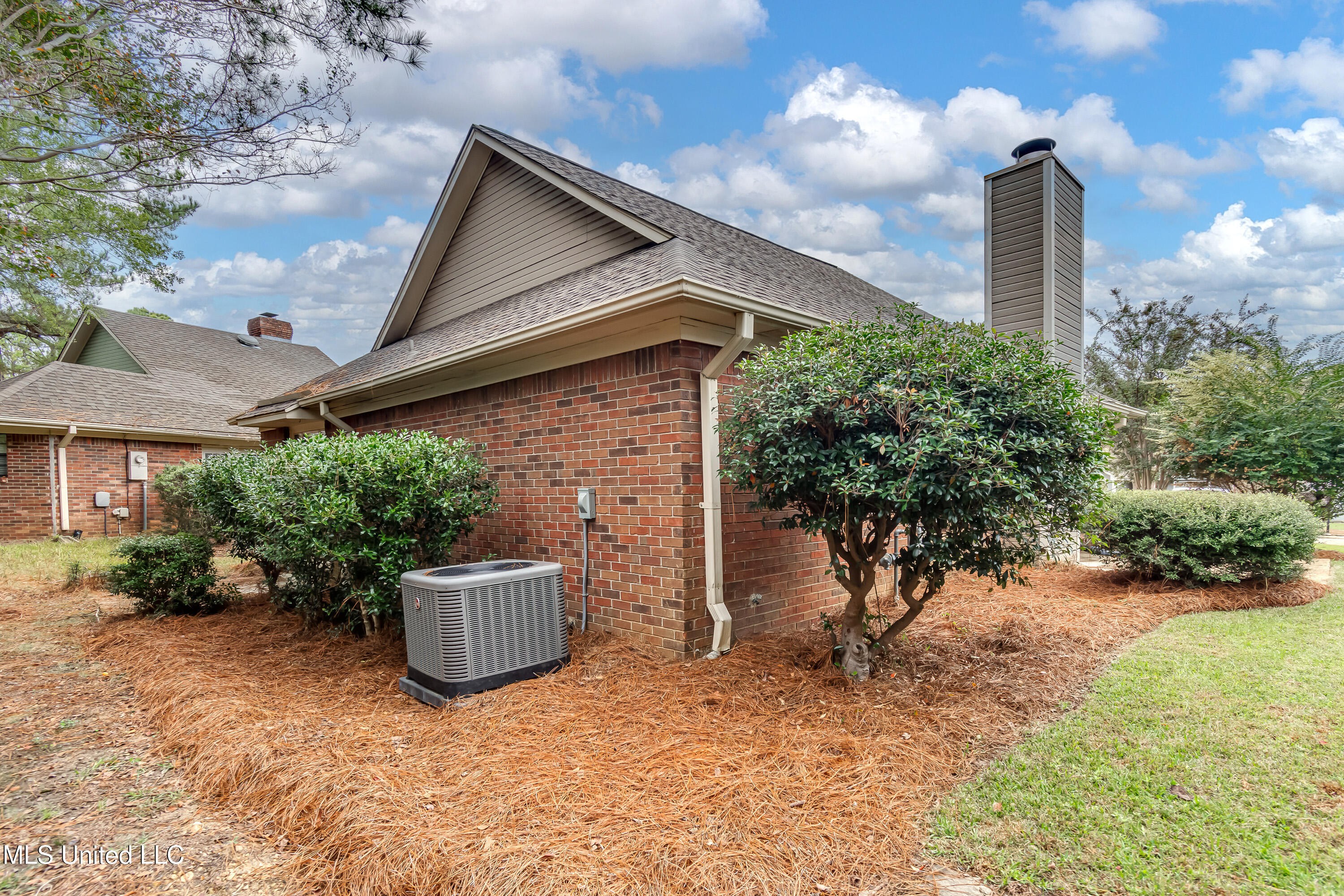 207 Sherlock Way Property Photo 48