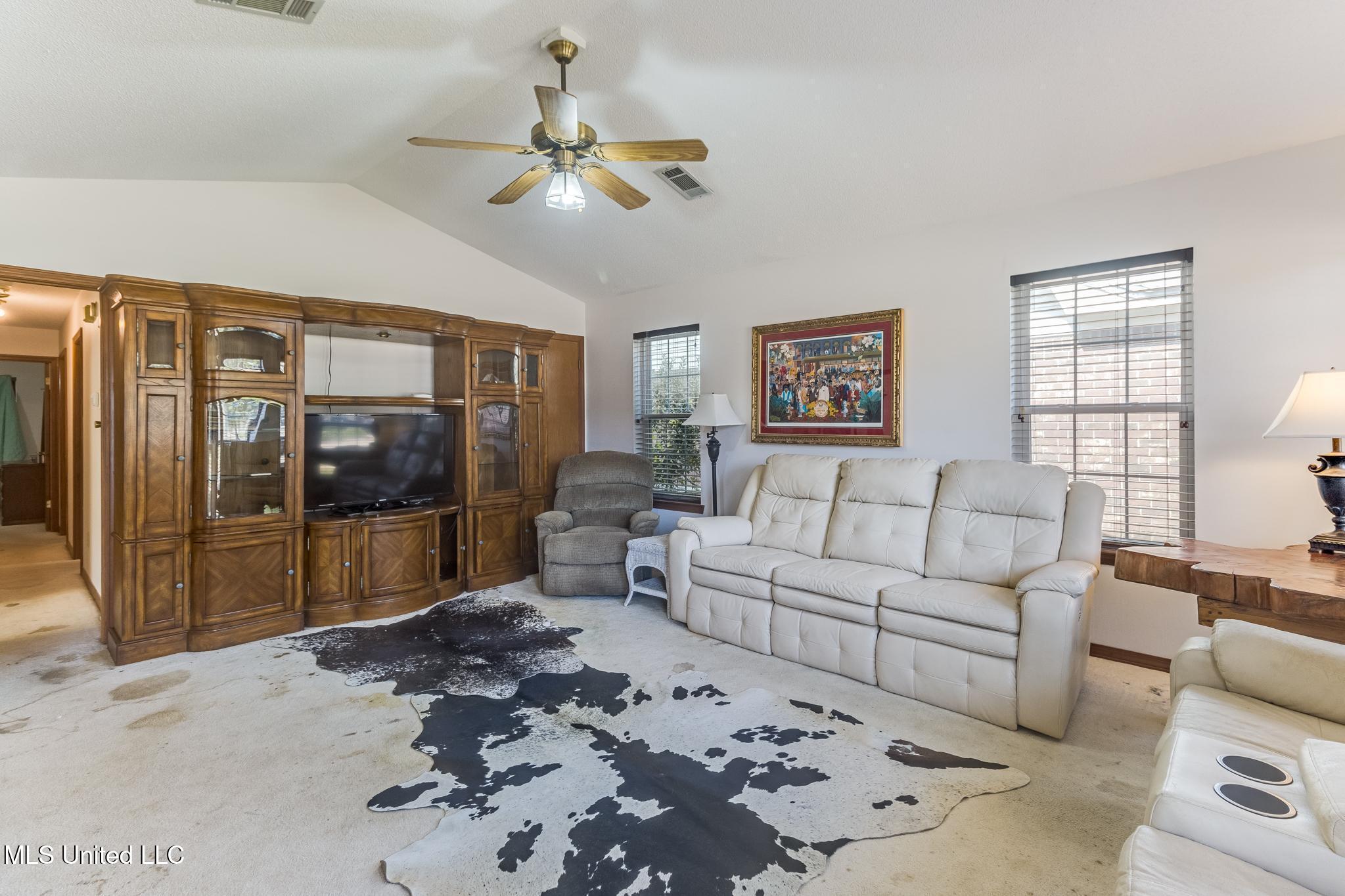 173 Pine Grove Avenue Property Photo 2