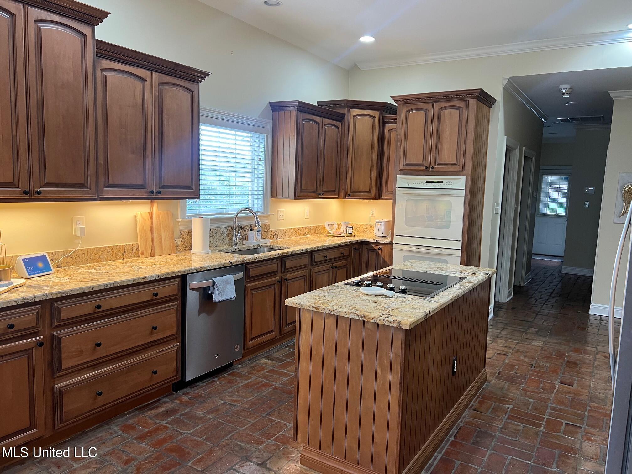 11645 Stanton Circle Property Photo 7