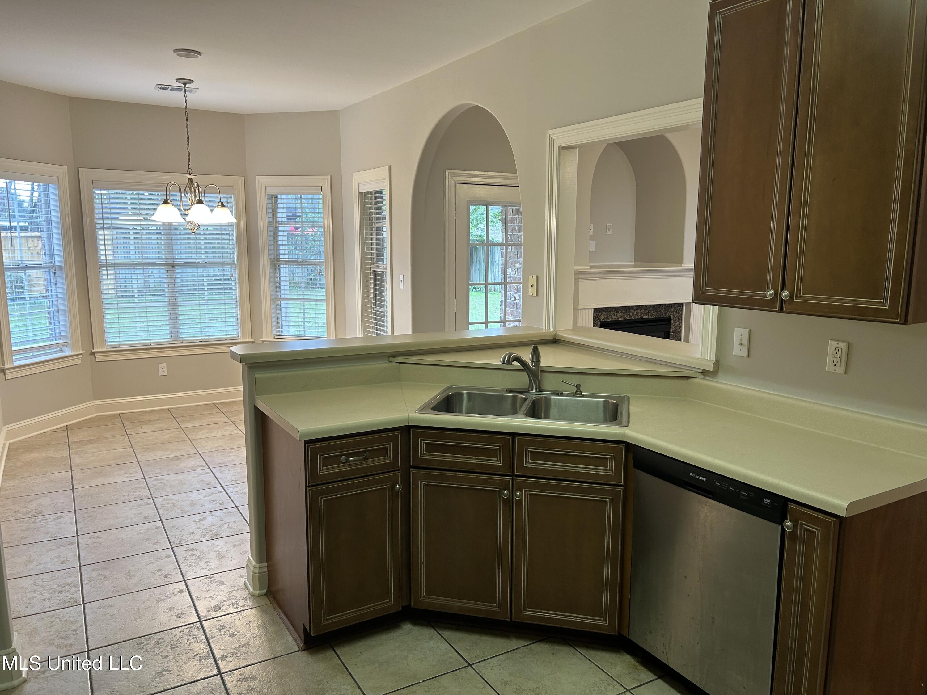 3069 Roseleigh Drive Property Photo 3