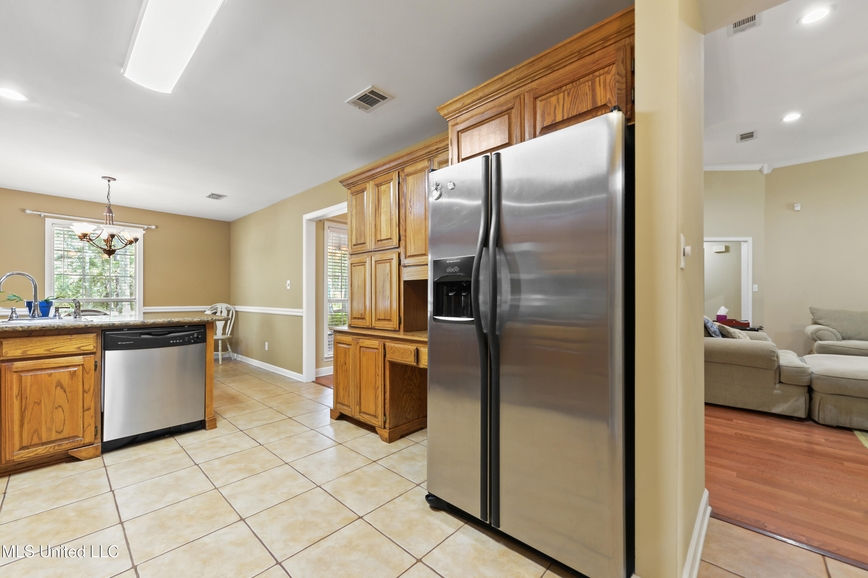 2724 Robert Hiram Drive Property Photo 6