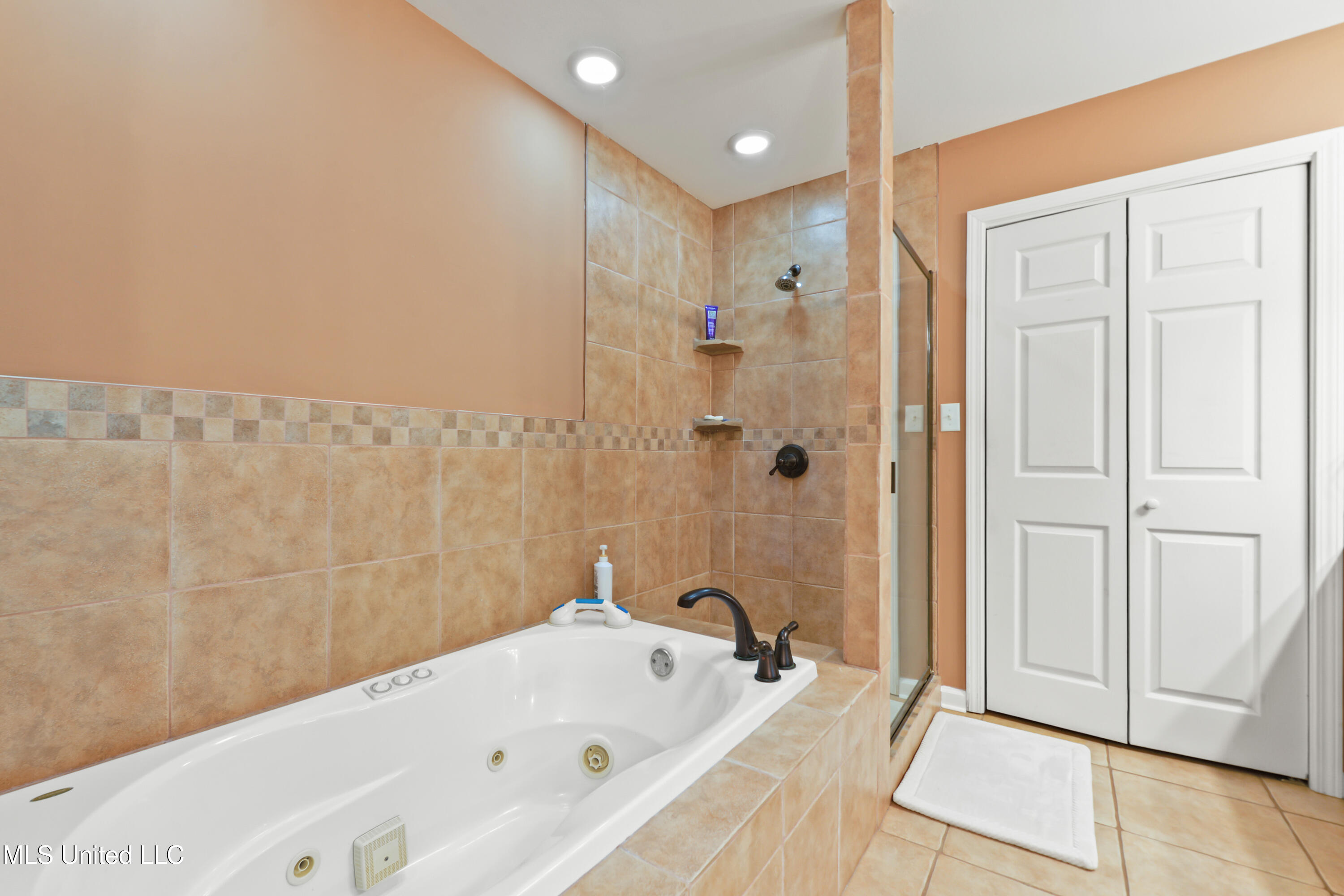 2724 Robert Hiram Drive Property Photo 7