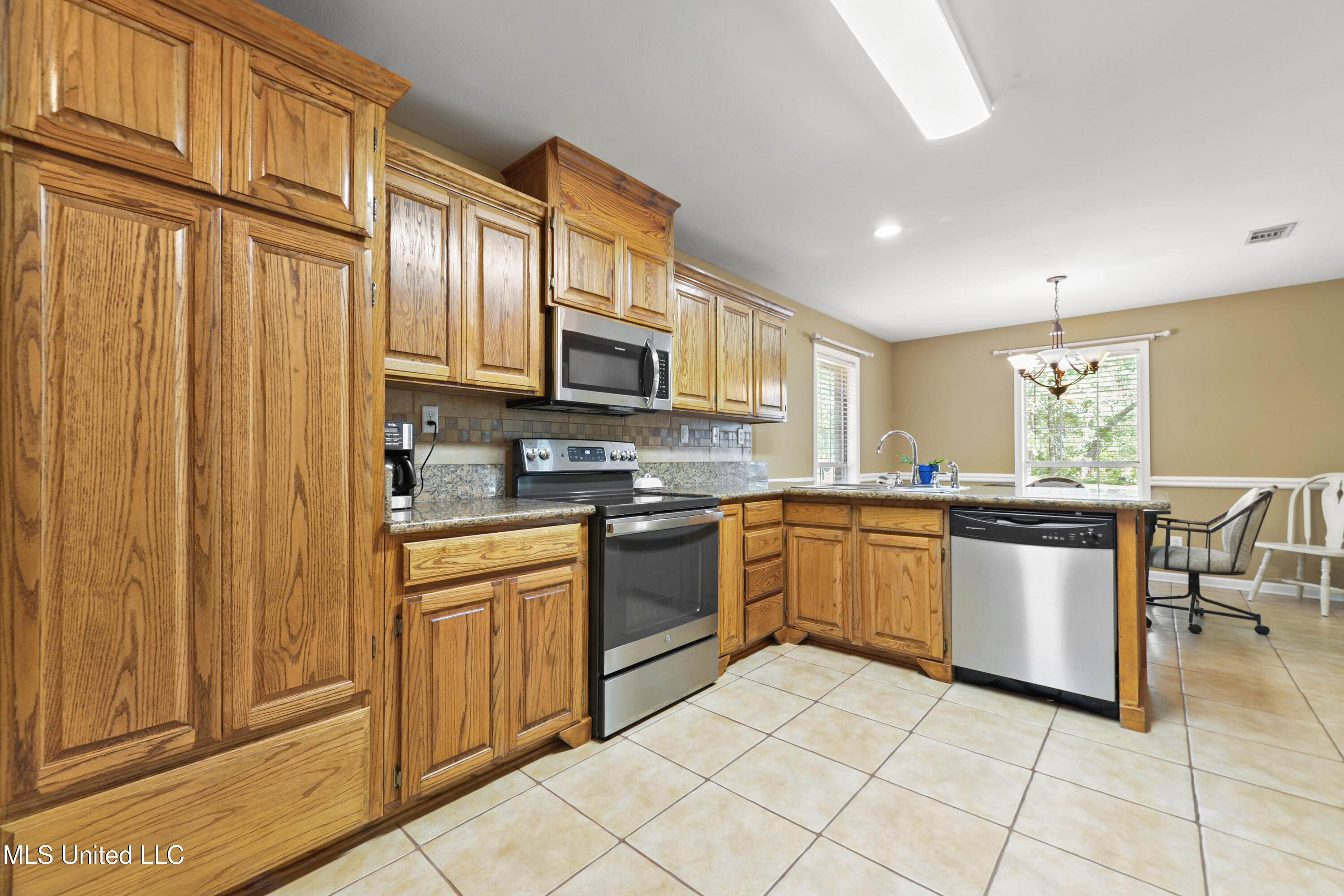 2724 Robert Hiram Drive Property Photo 12