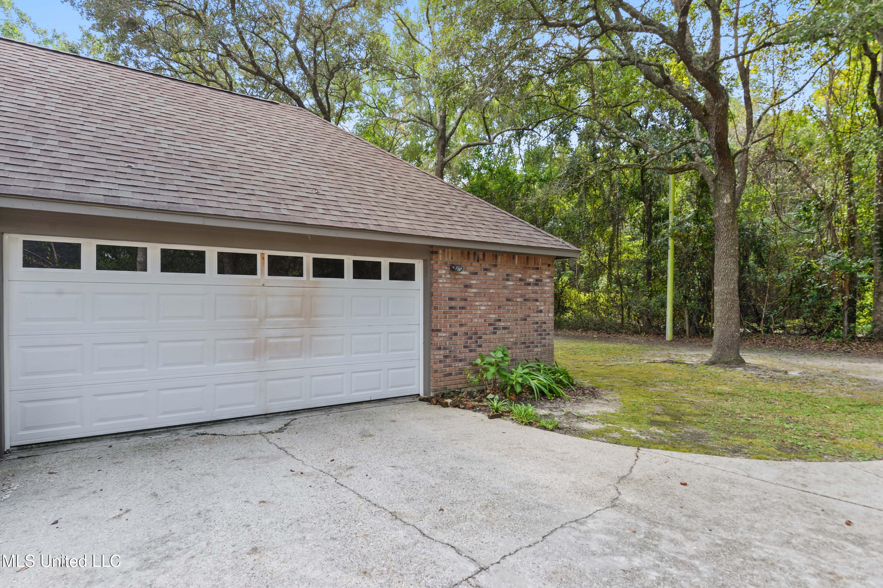 2724 Robert Hiram Drive Property Photo 24