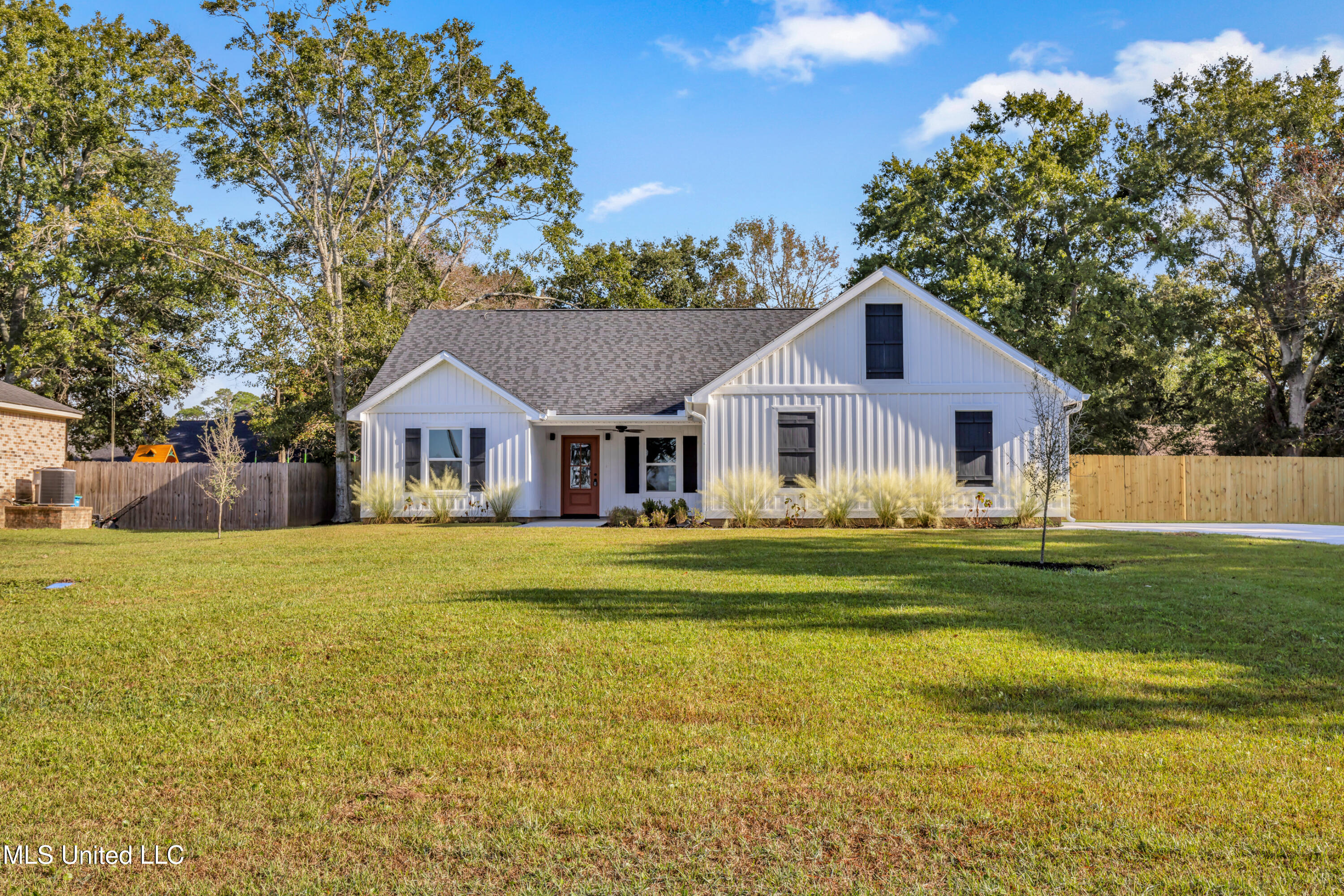 609 Tantallon Drive Property Photo 1