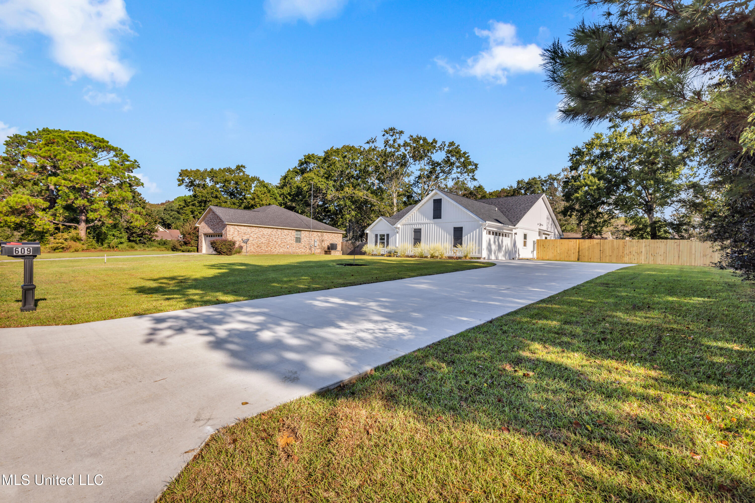 609 Tantallon Drive Property Photo 3