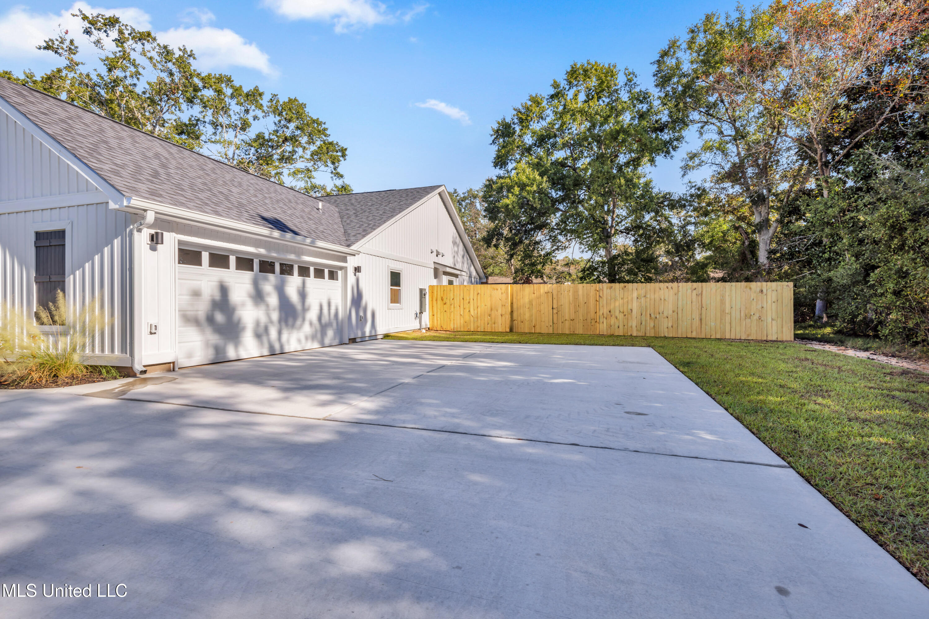 609 Tantallon Drive Property Photo 4