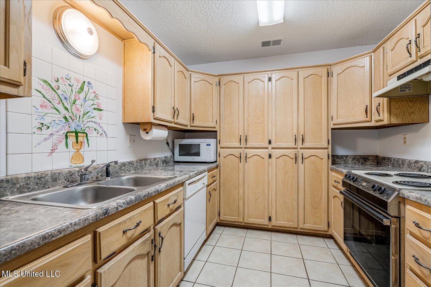 4040 N Windermere Road Property Photo 8