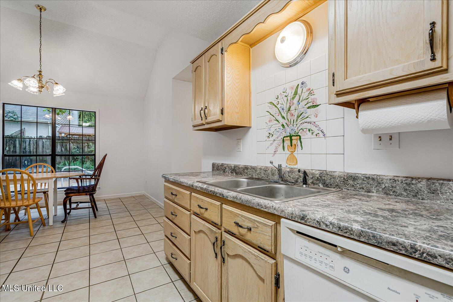 4040 N Windermere Road Property Photo 9