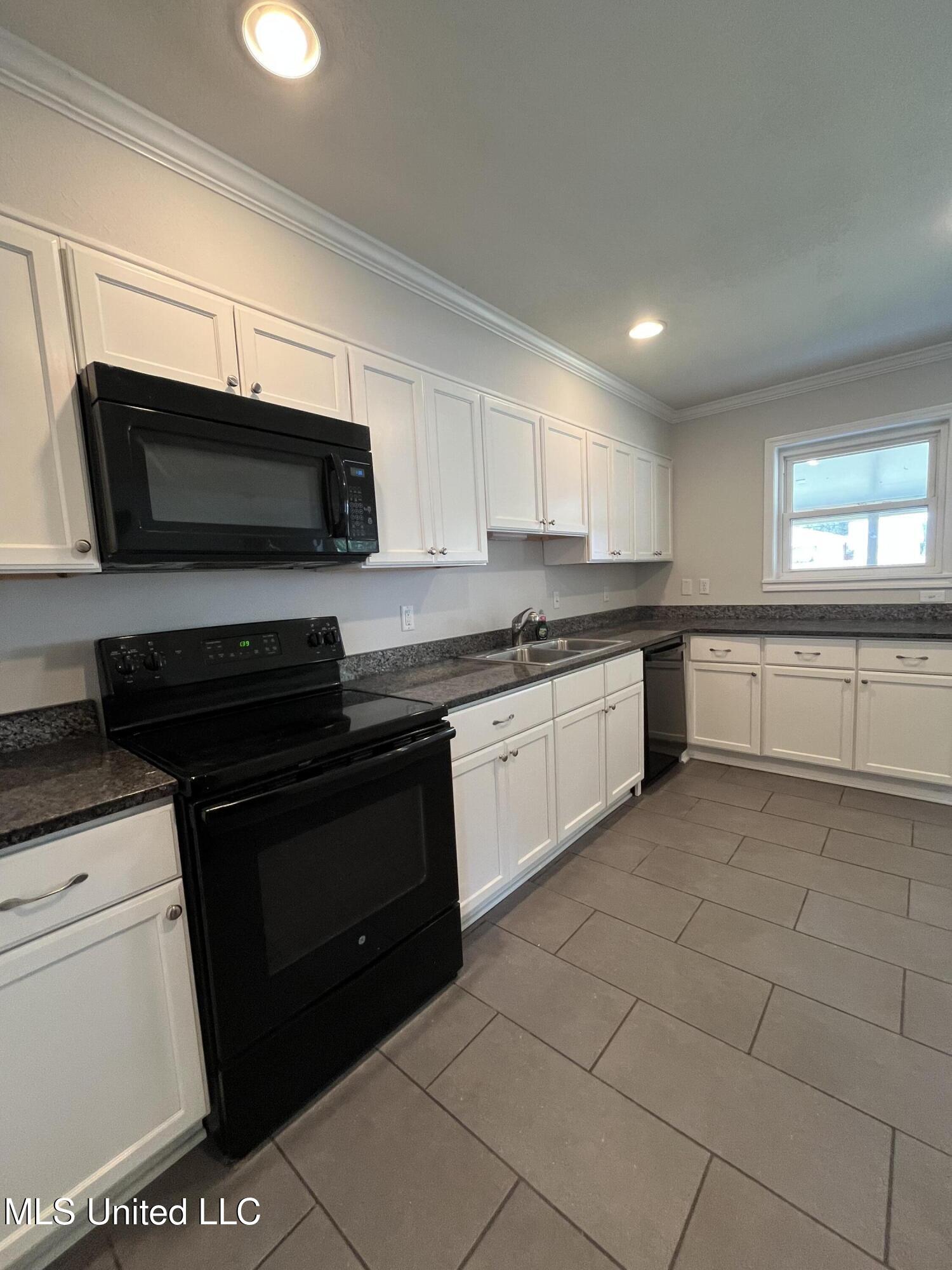 2217 Taylor Boulevard Property Photo 7