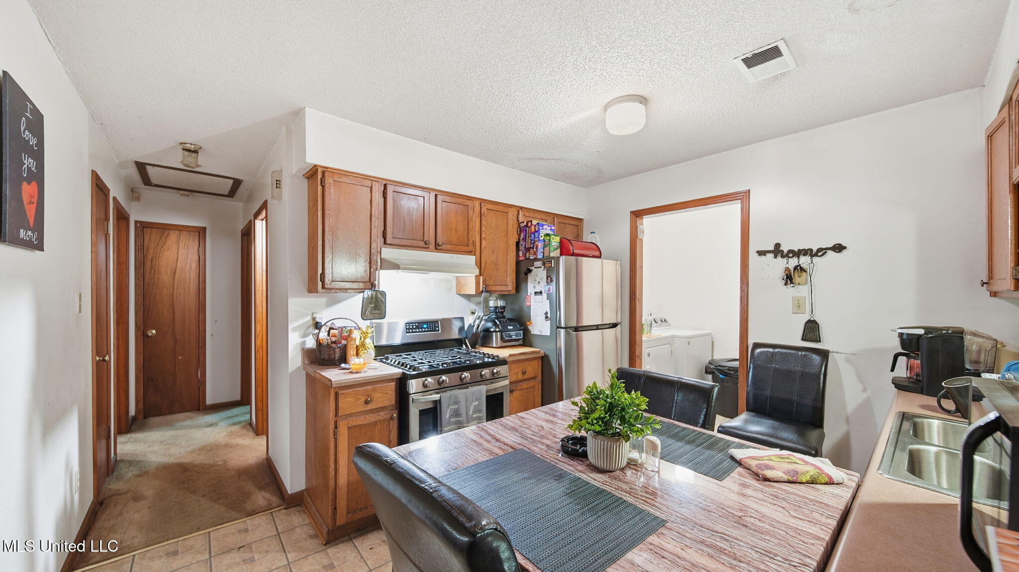 1174 Coldwater Street Property Photo 11