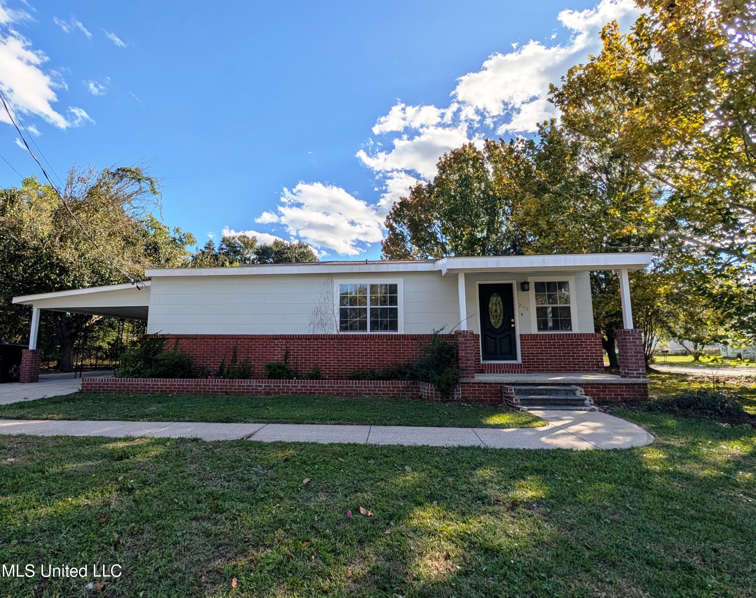 2302 Wilson Avenue Property Photo 1