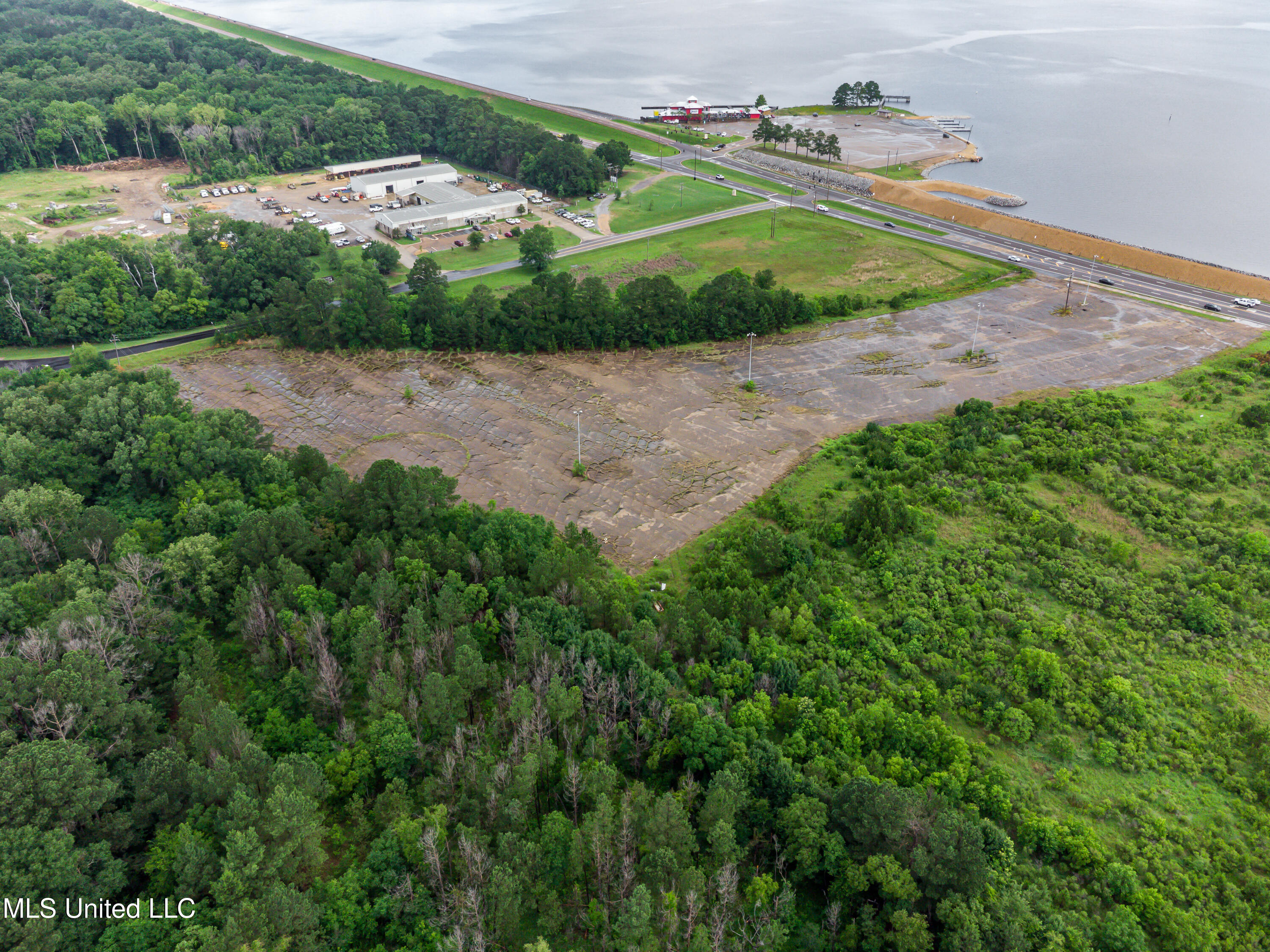 1808 Spillway Road Property Photo 13