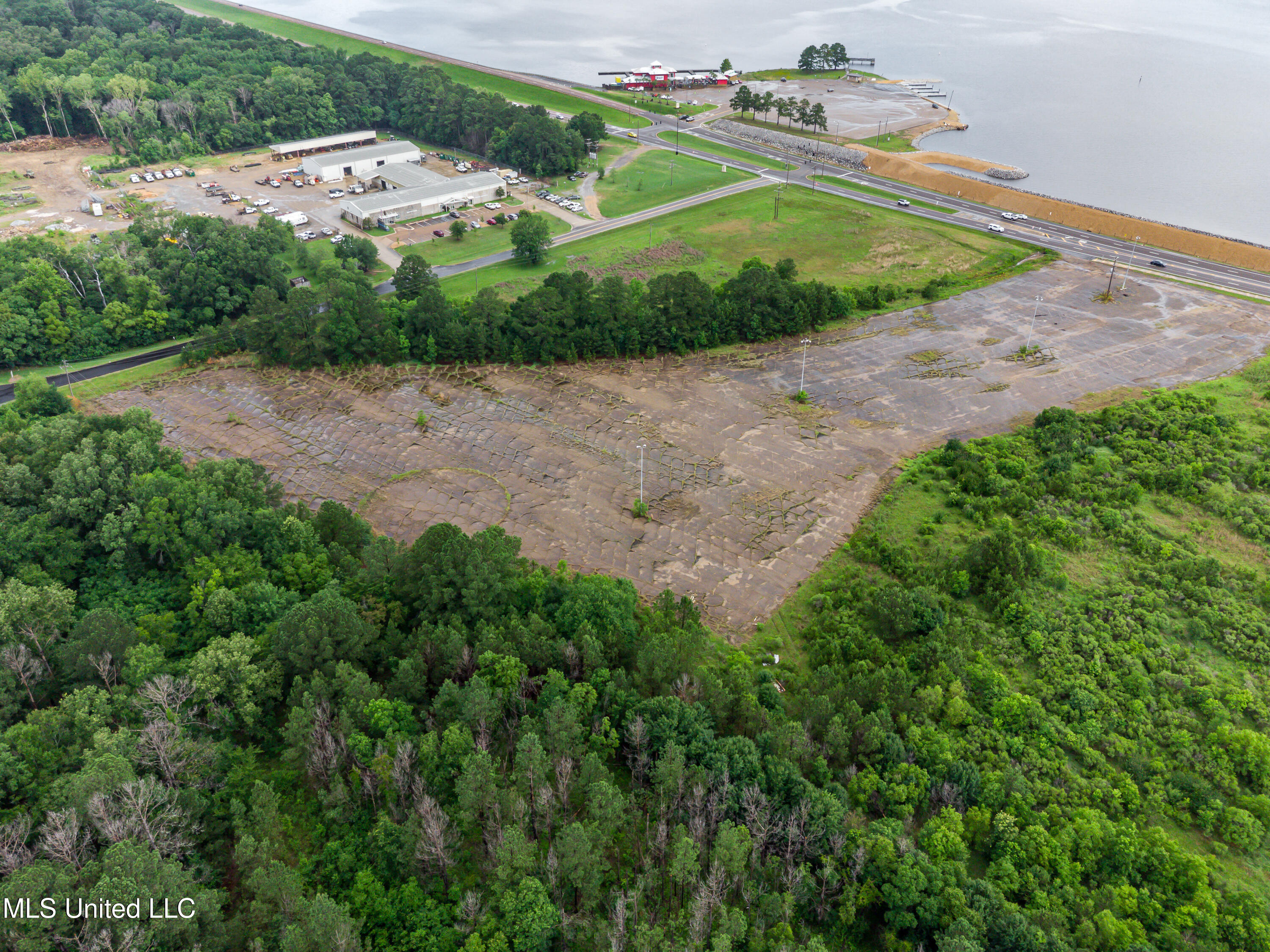 1808 Spillway Road Property Photo 14