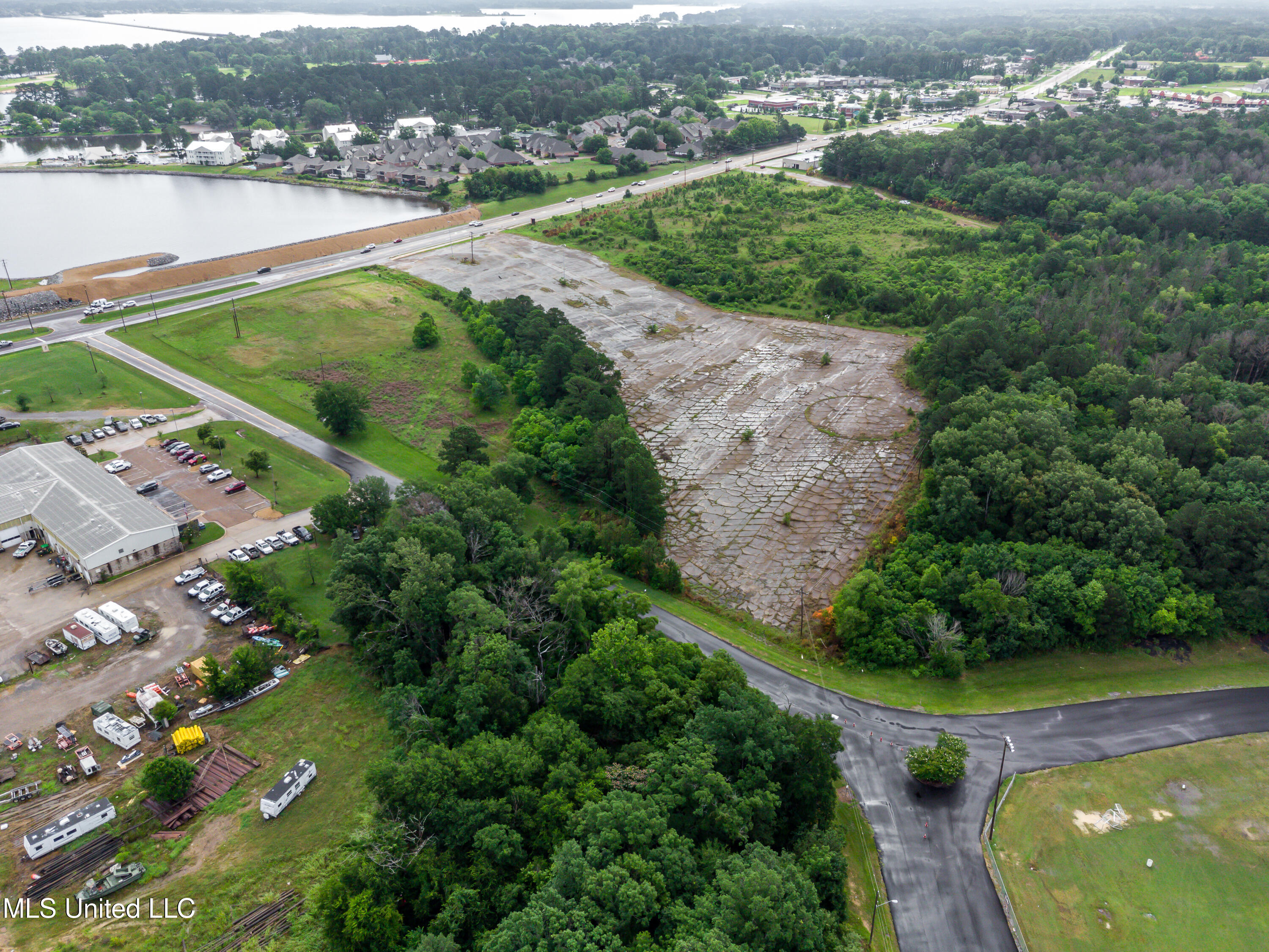 1808 Spillway Road Property Photo 15