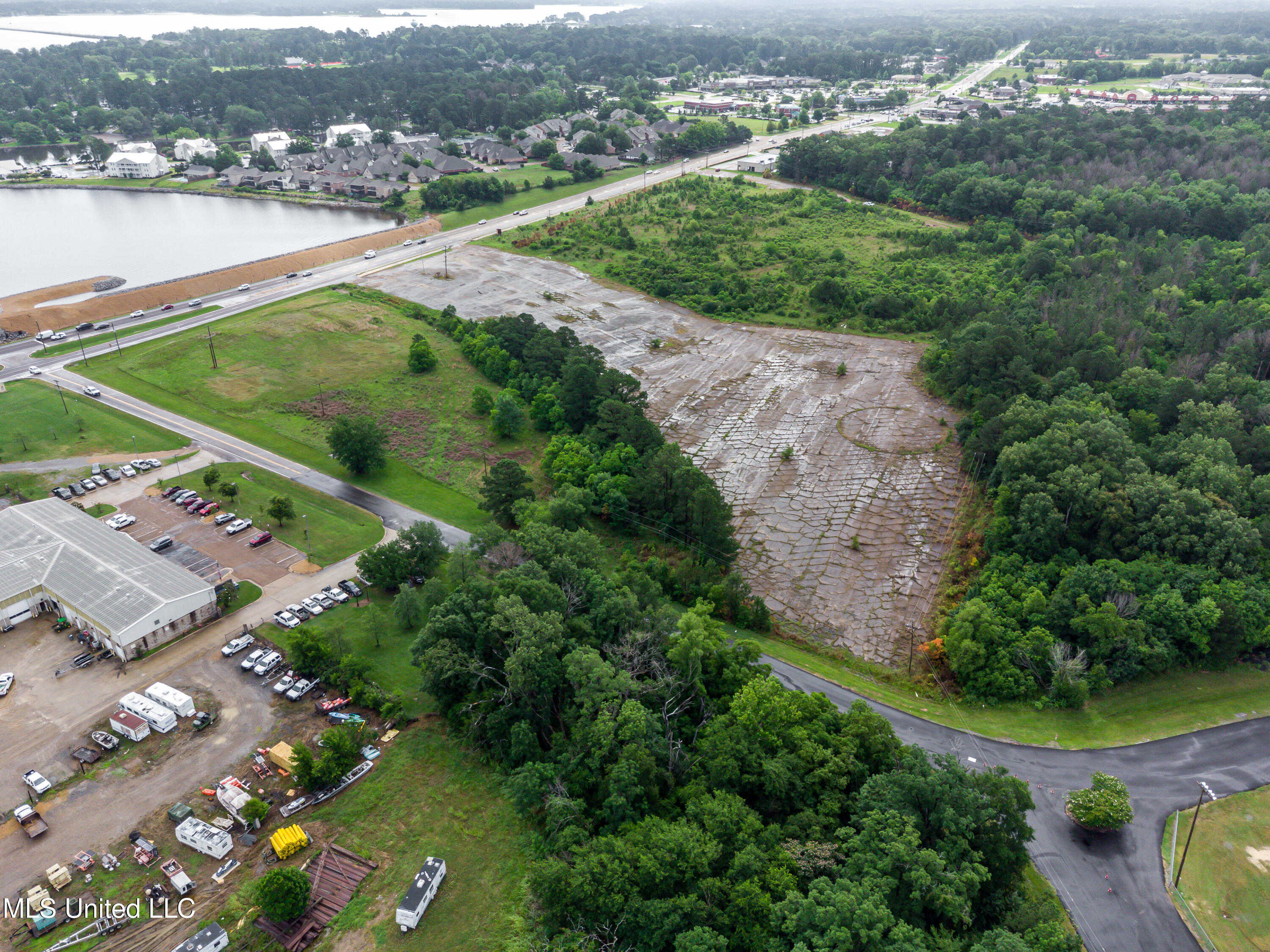 1808 Spillway Road Property Photo 16