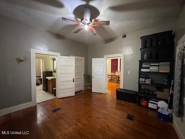 518 W Oak Street Property Photo 12