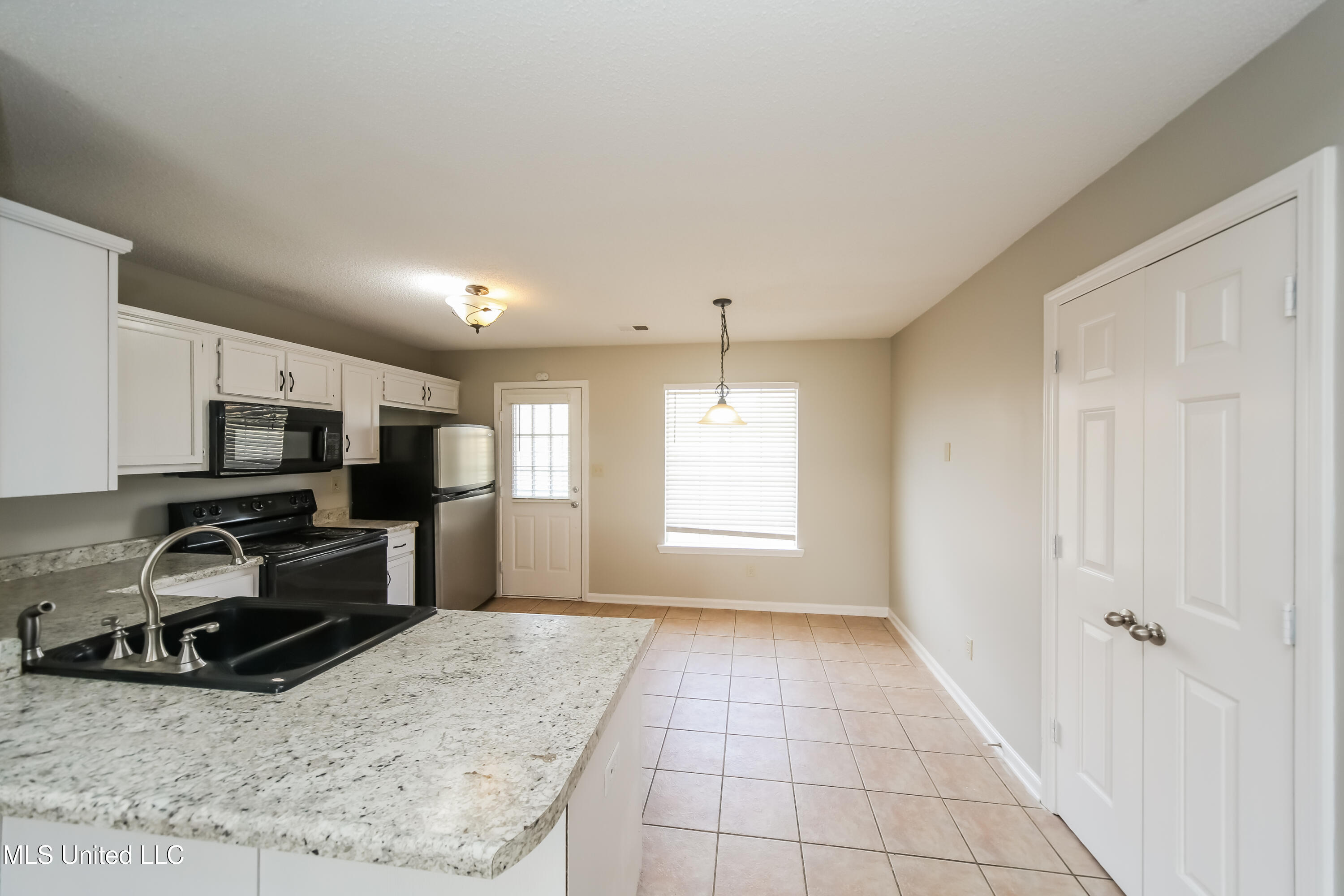 4238 Shadow Glen Drive Property Photo 6