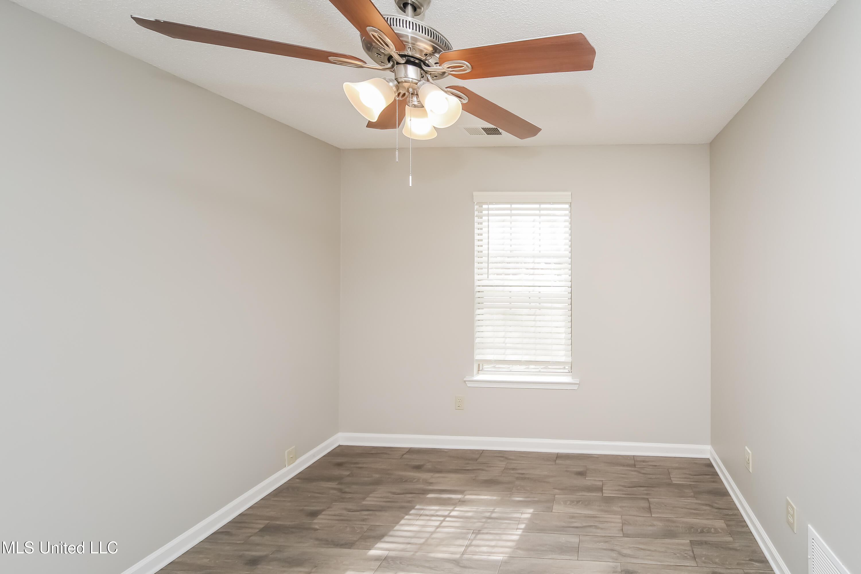 4238 Shadow Glen Drive Property Photo 8