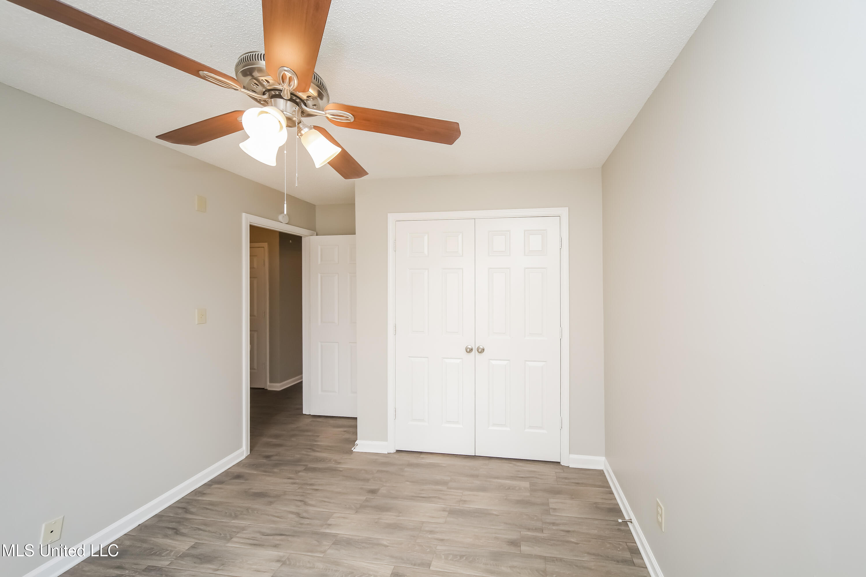 4238 Shadow Glen Drive Property Photo 9