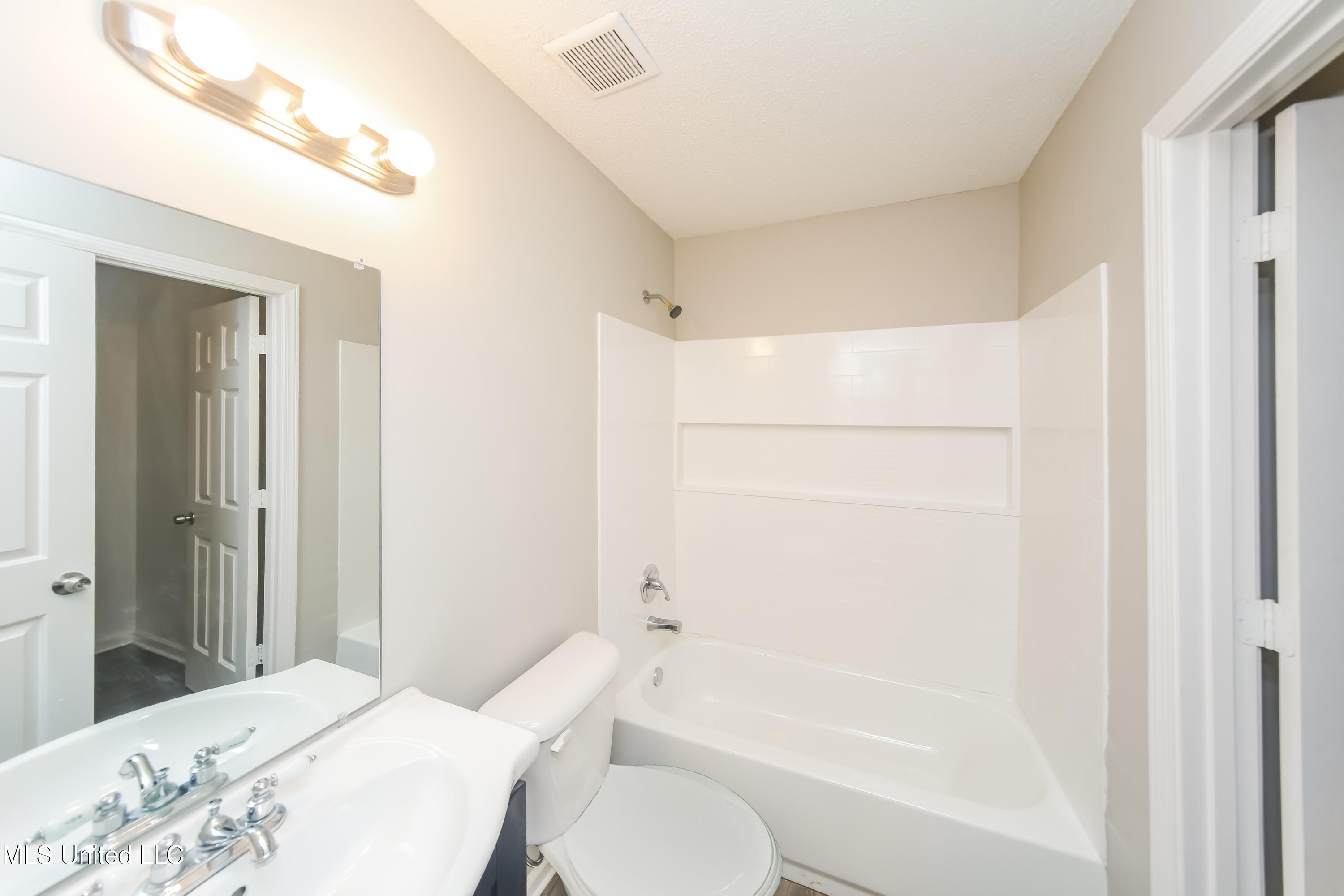 4238 Shadow Glen Drive Property Photo 10