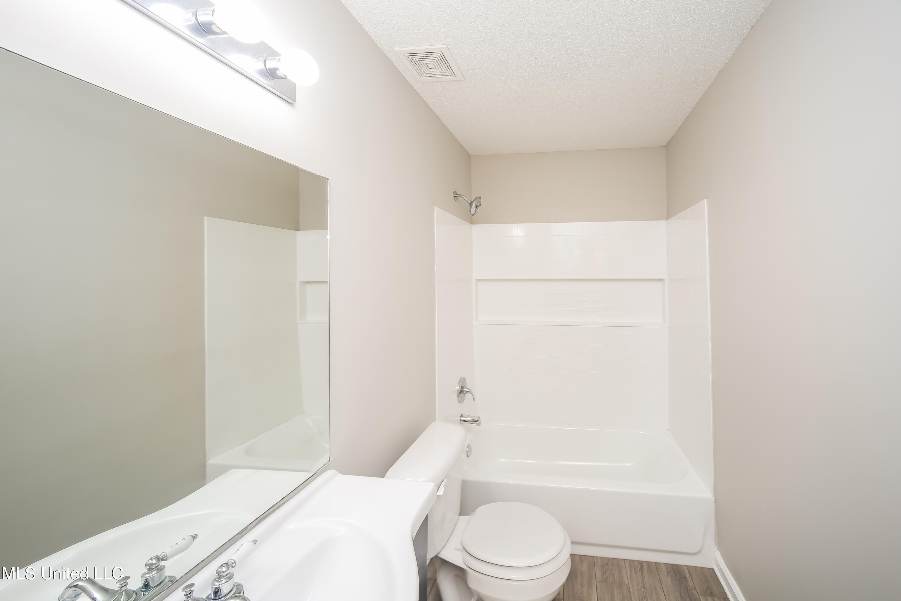 4238 Shadow Glen Drive Property Photo 14