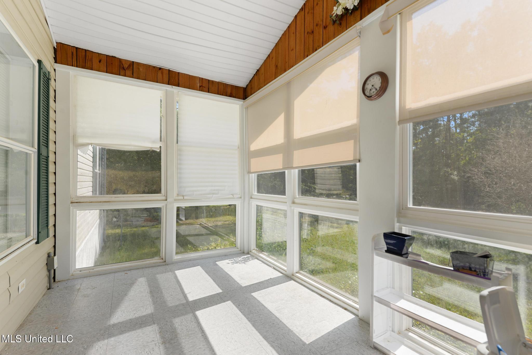 4002 Lake Street Property Photo 3