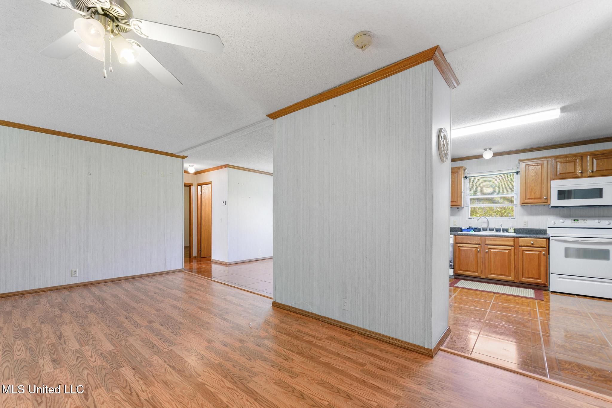 4002 Lake Street Property Photo 6