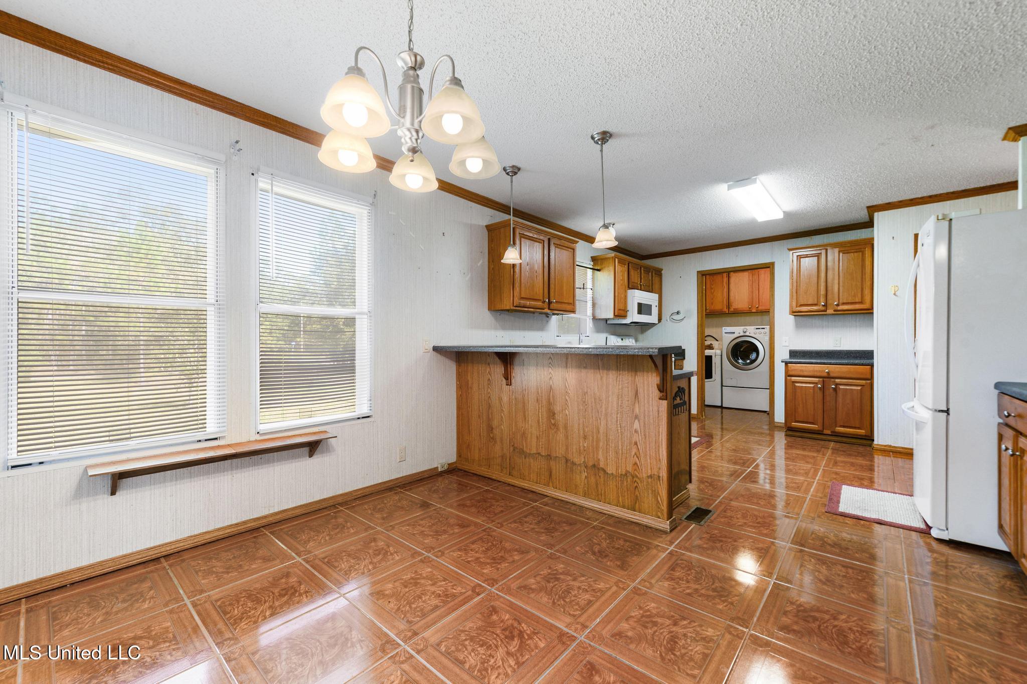 4002 Lake Street Property Photo 8