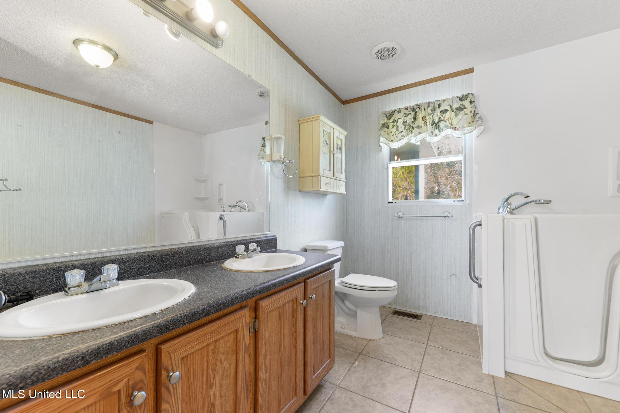 4002 Lake Street Property Photo 13