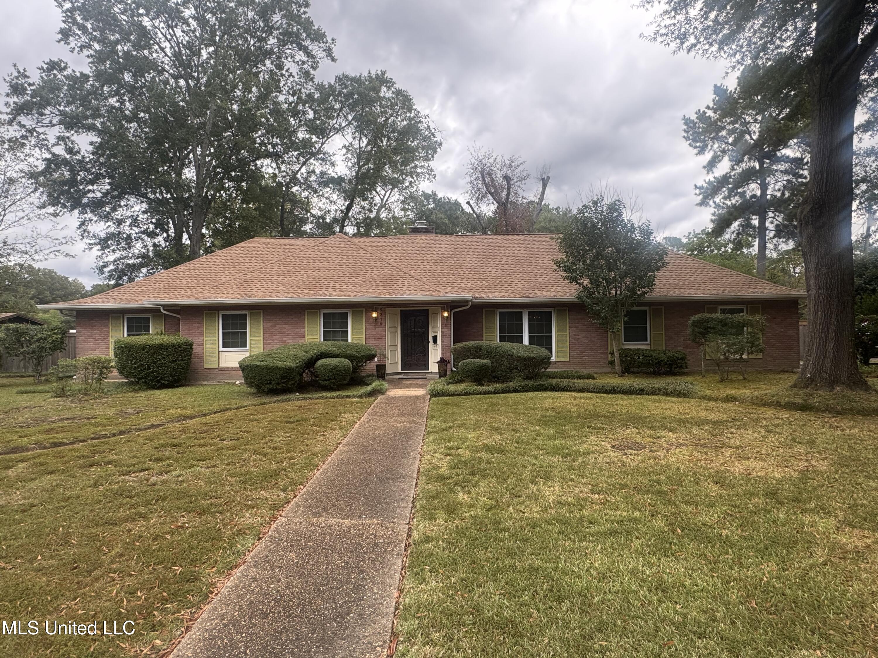 5216 Meadow Oaks Park Drive