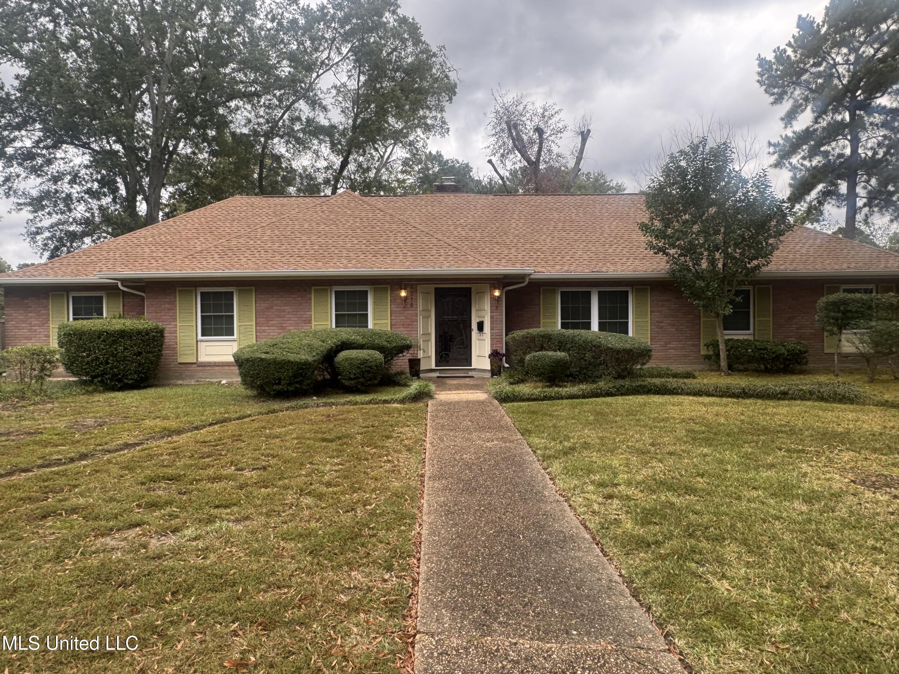 5216 Meadow Oaks Park Drive Property Photo 2
