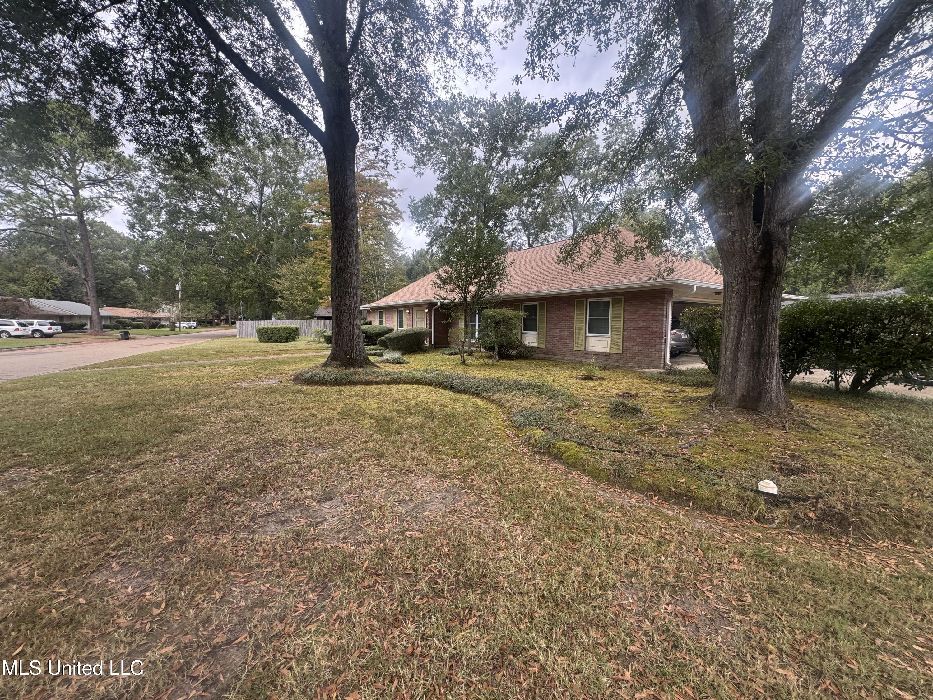 5216 Meadow Oaks Park Drive Property Photo 5