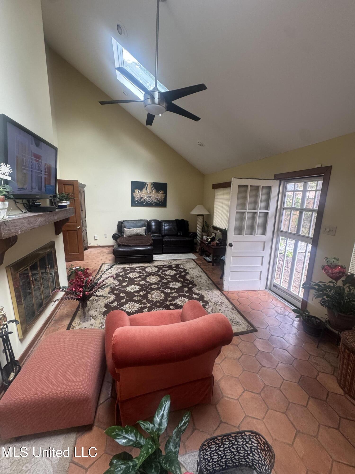 5216 Meadow Oaks Park Drive Property Photo 6