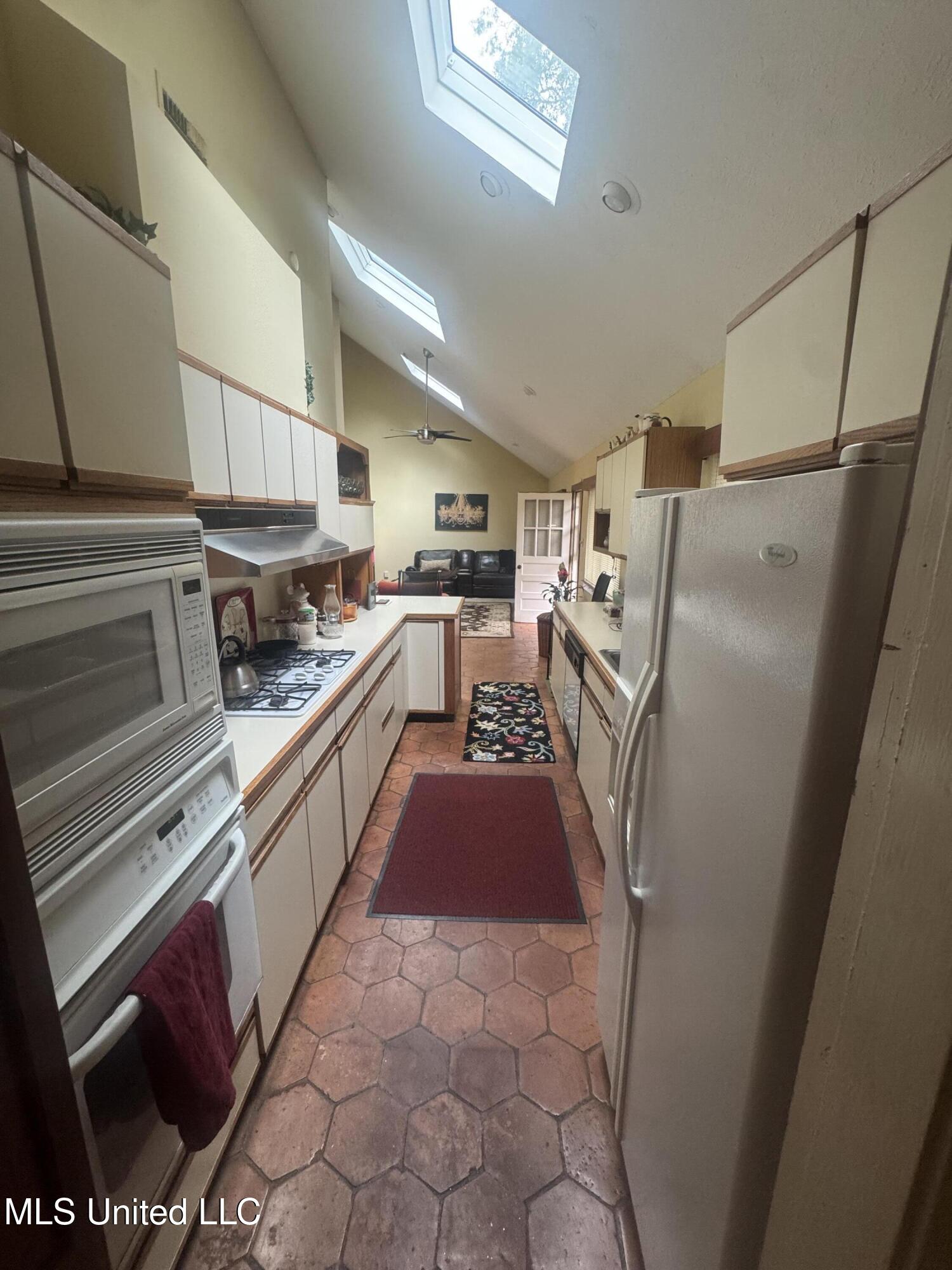 5216 Meadow Oaks Park Drive Property Photo 7