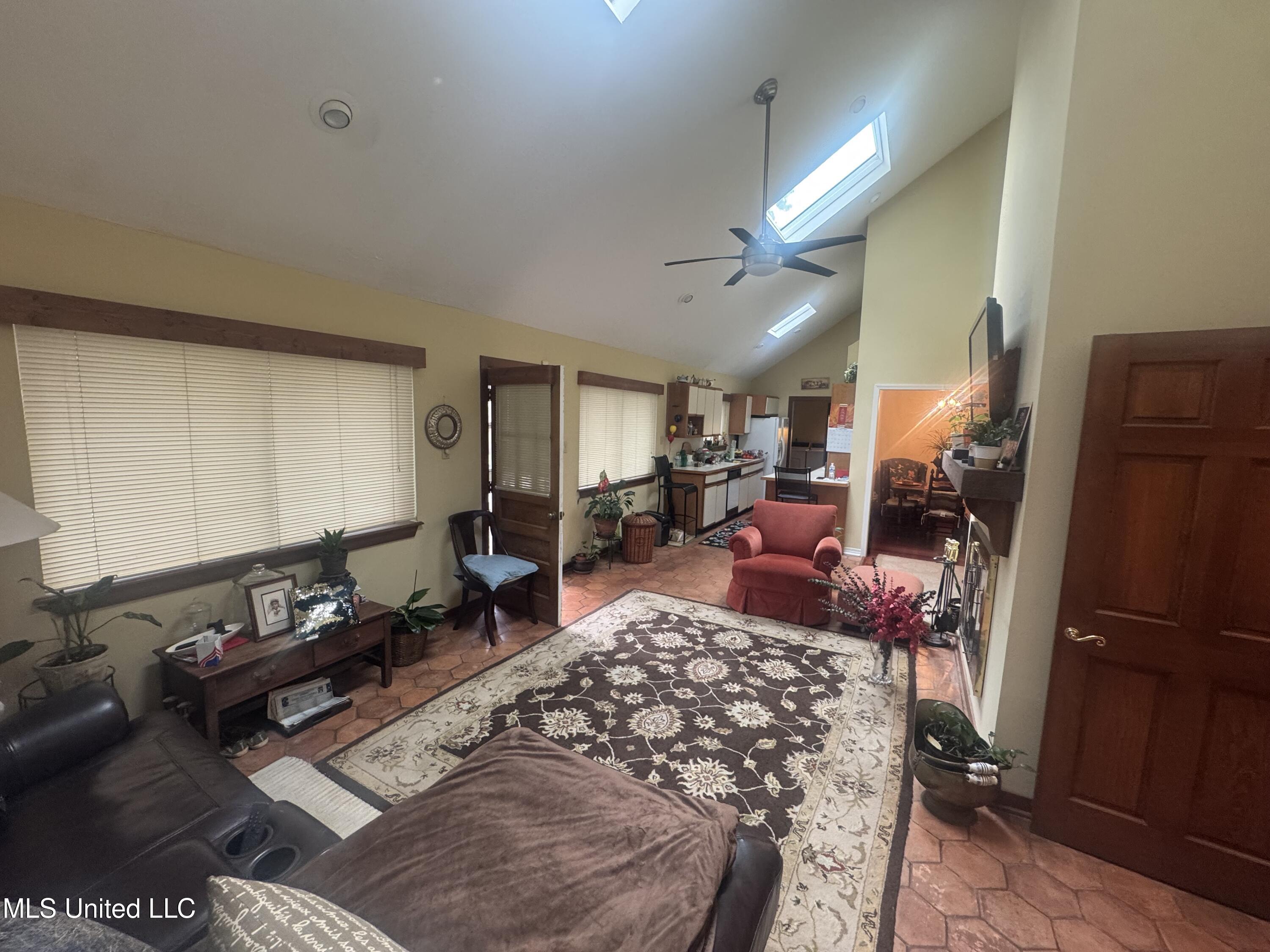5216 Meadow Oaks Park Drive Property Photo 8