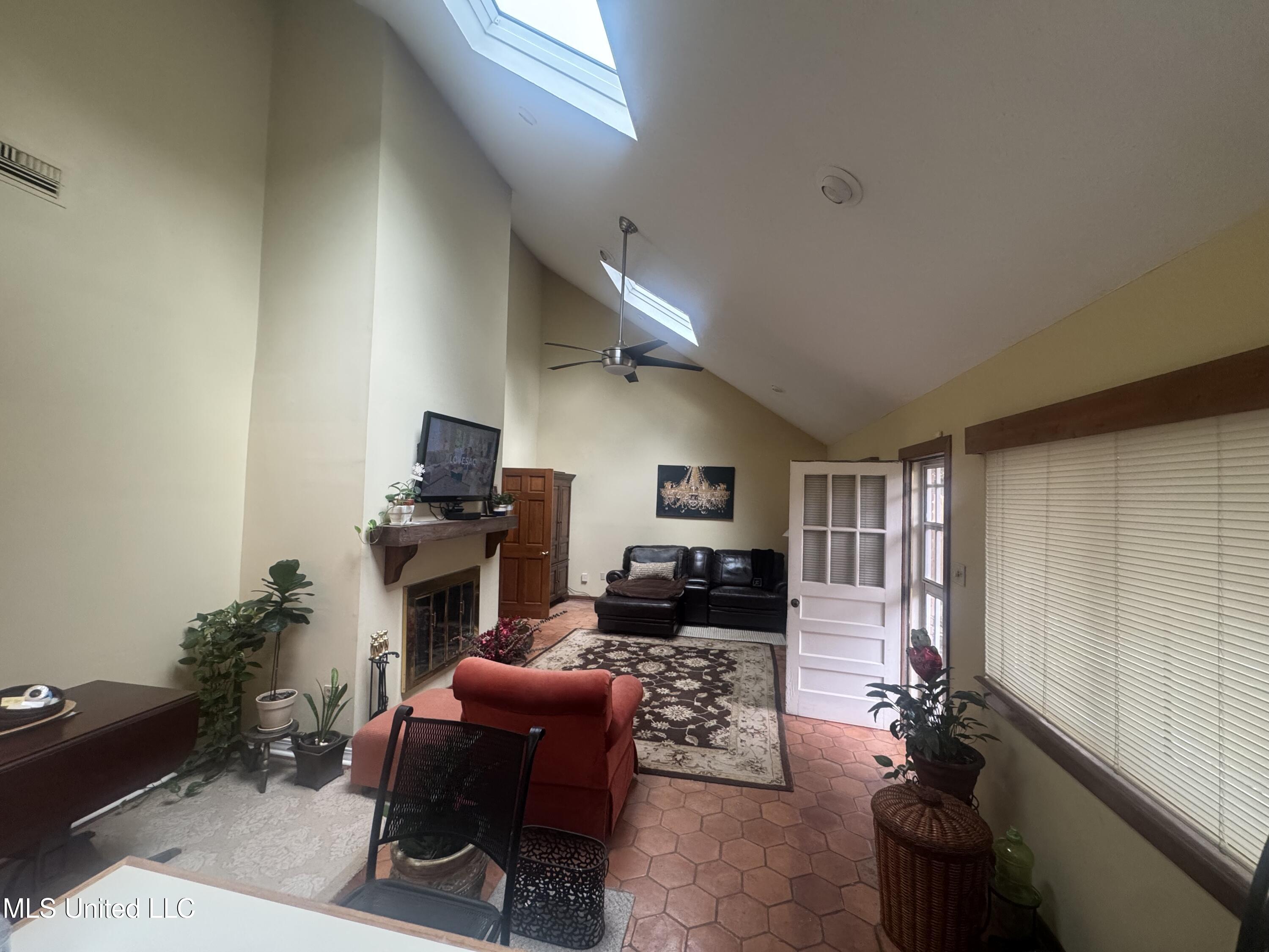 5216 Meadow Oaks Park Drive Property Photo 9