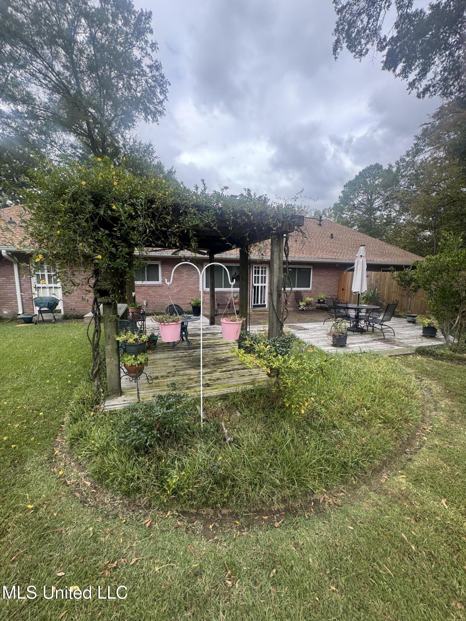 5216 Meadow Oaks Park Drive Property Photo 38