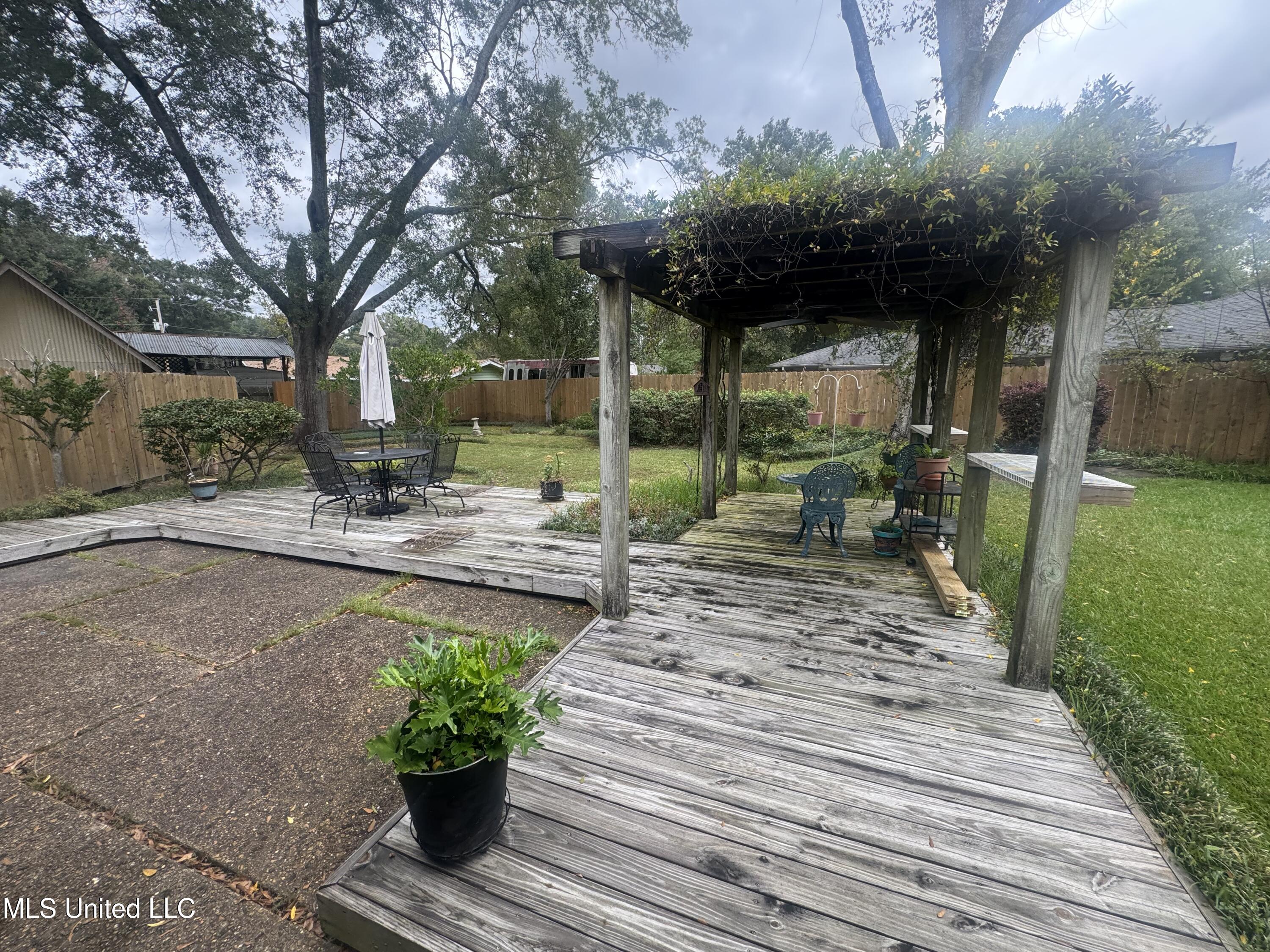 5216 Meadow Oaks Park Drive Property Photo 41