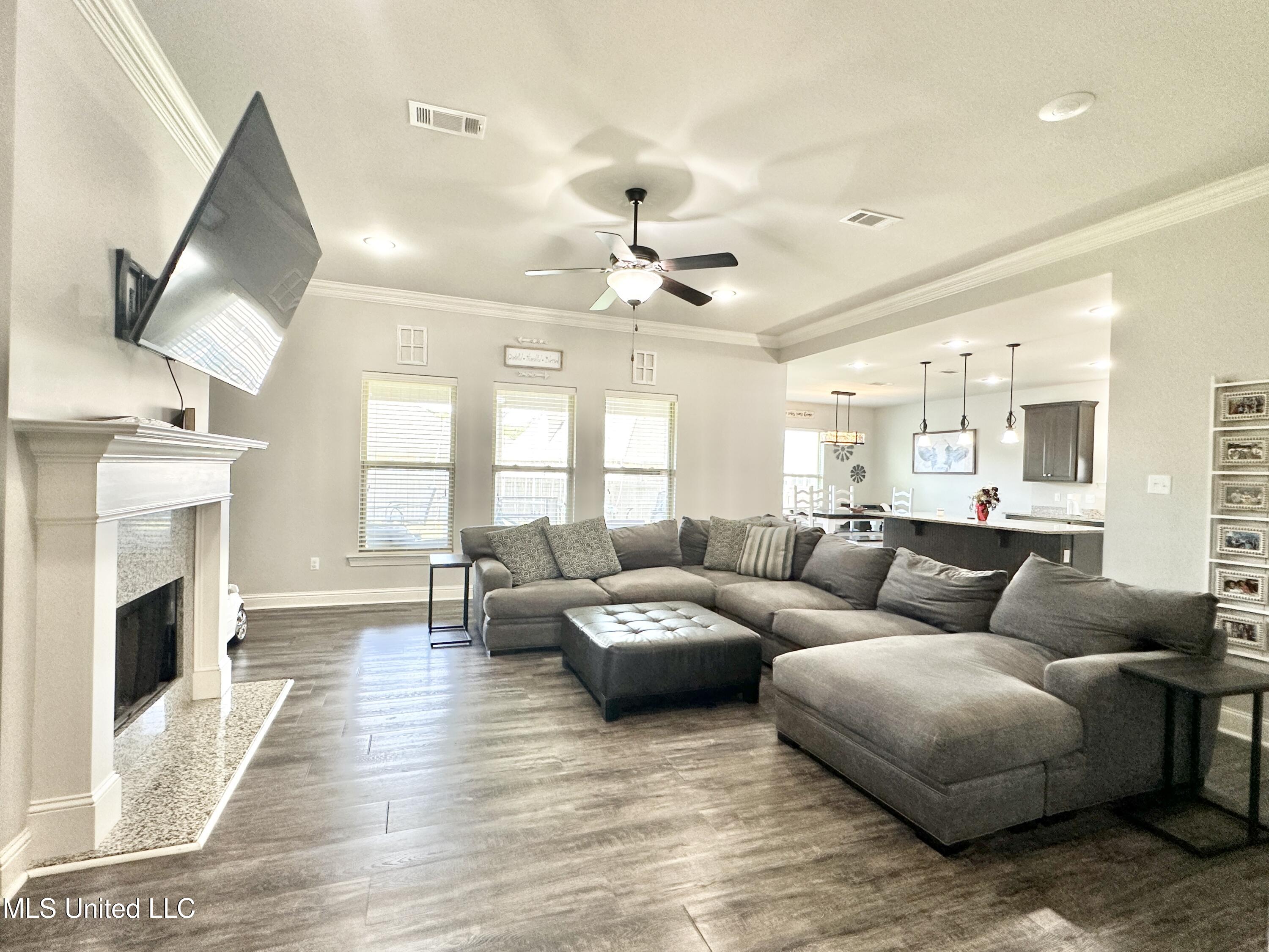 13349 Marys Way Property Photo 9