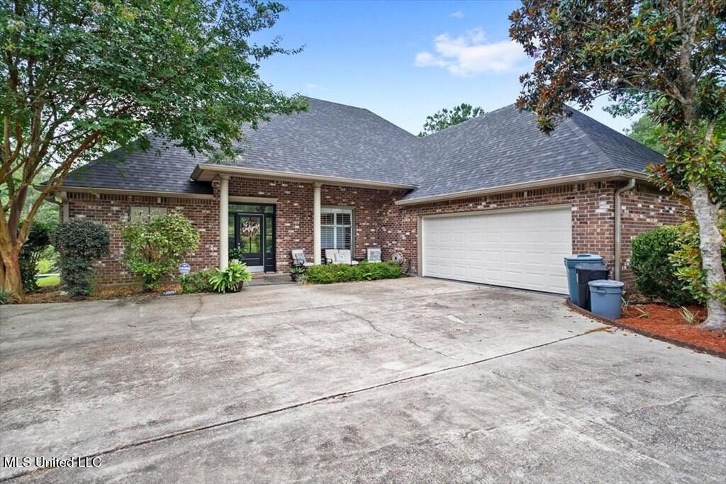 34 Chinaberry Circle Property Photo 2